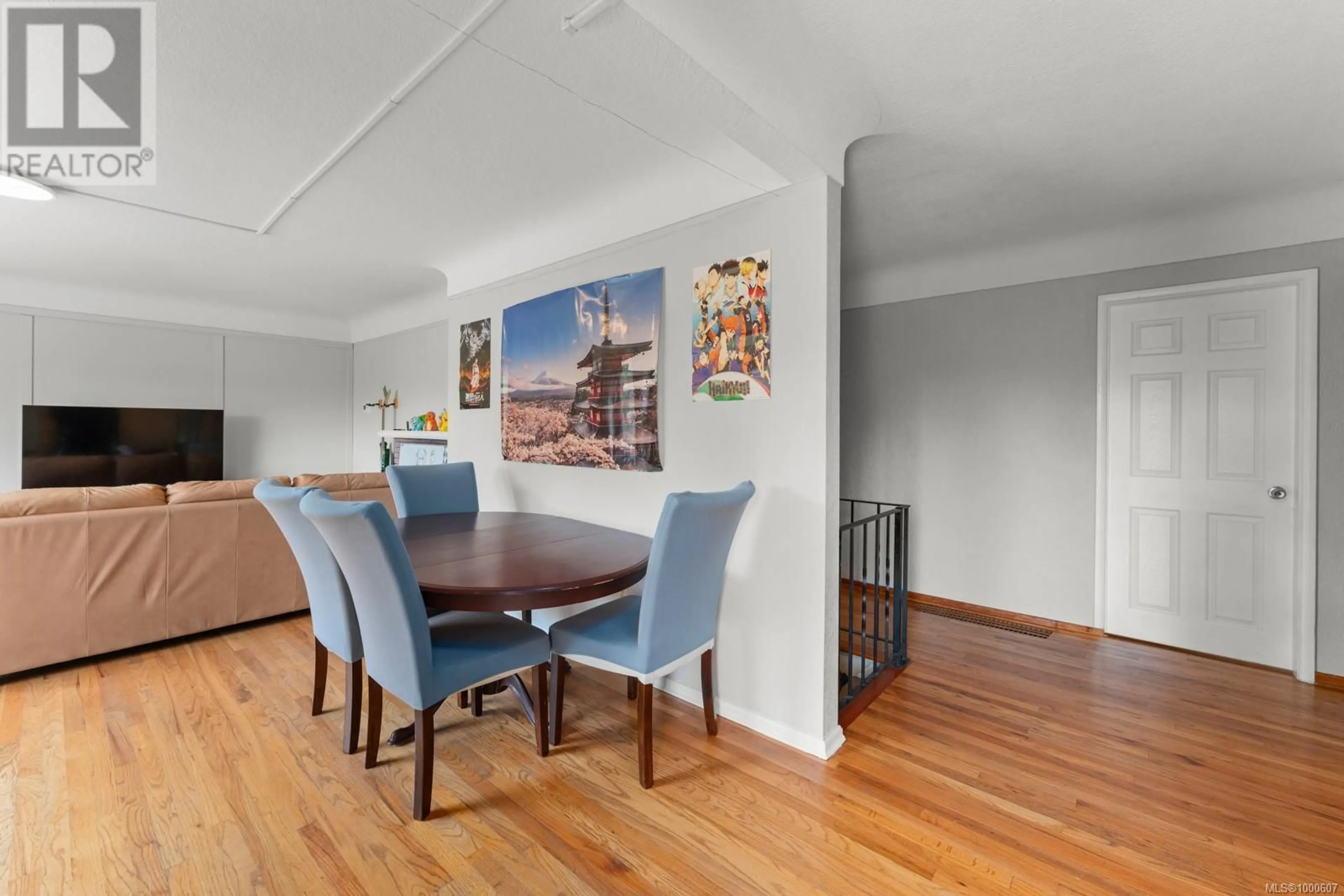 Dining room, wood/laminate floor for 3352 HENDERSON ROAD, Oak Bay British Columbia V8P5A7