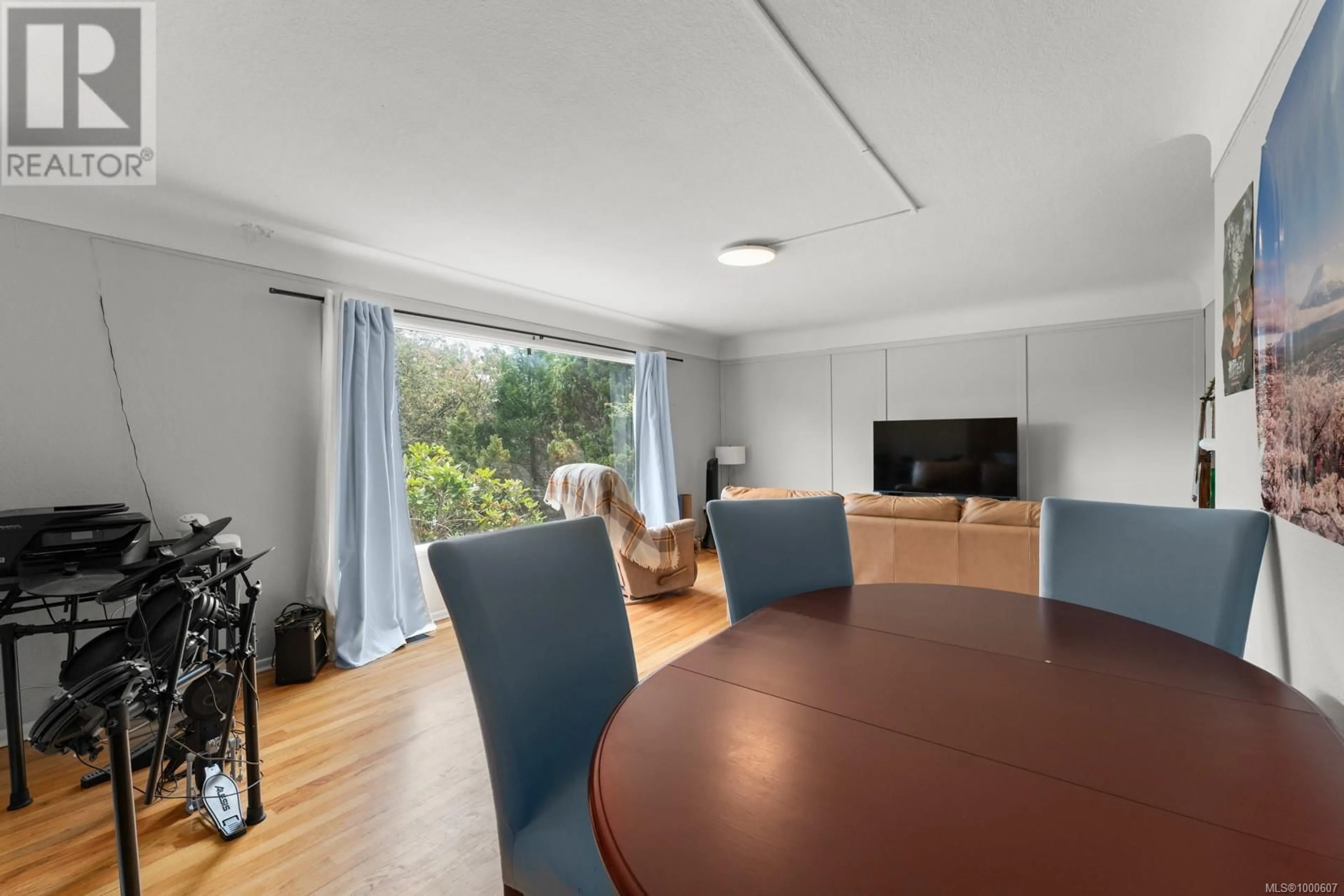 A pic of a room for 3352 HENDERSON ROAD, Oak Bay British Columbia V8P5A7