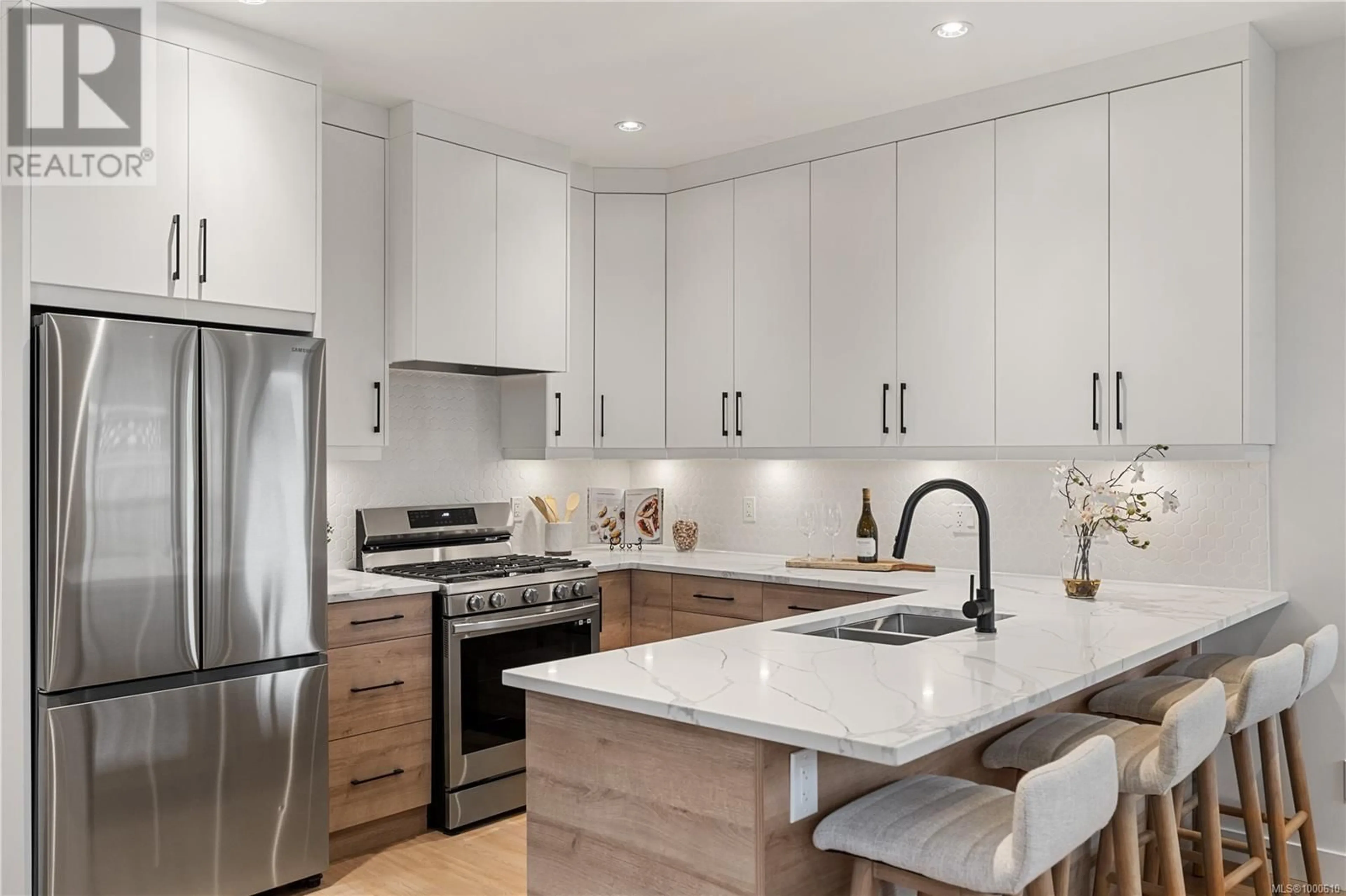 Contemporary kitchen, unknown for 482 GRAFTON STREET, Esquimalt British Columbia V9A6S6