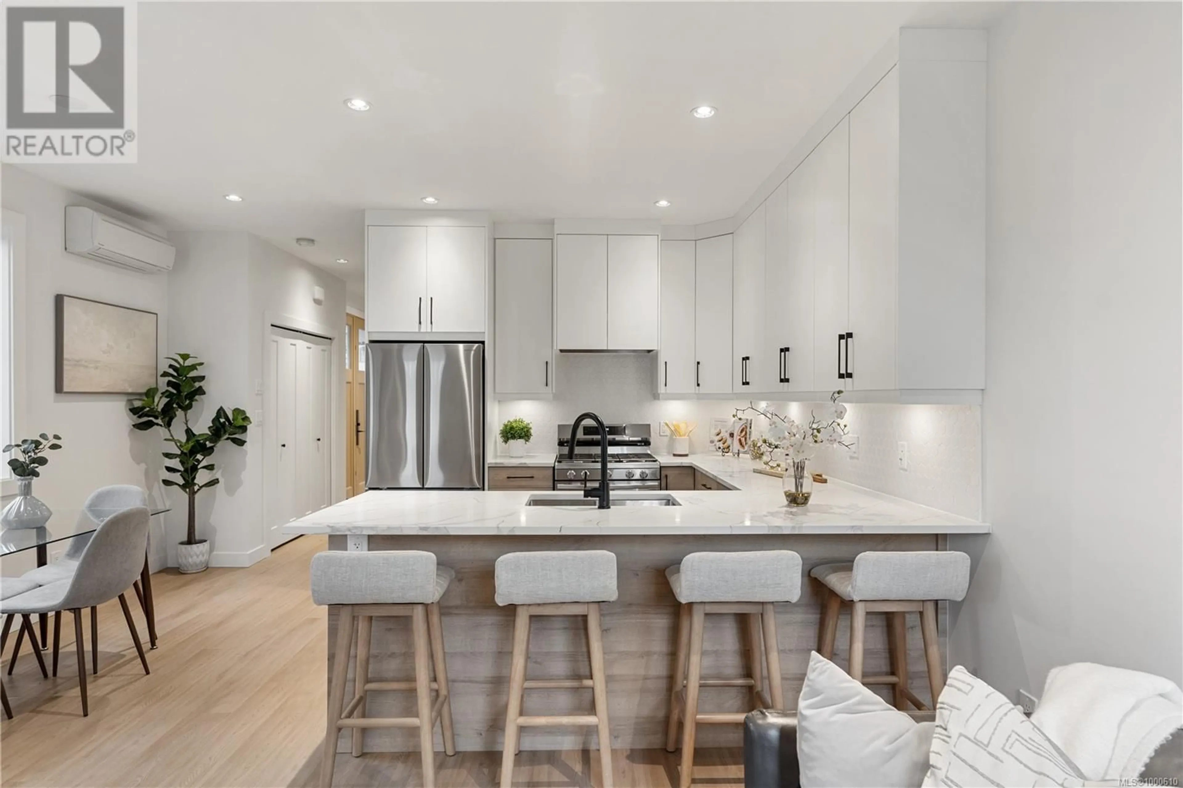 Open concept kitchen, unknown for 482 GRAFTON STREET, Esquimalt British Columbia V9A6S6