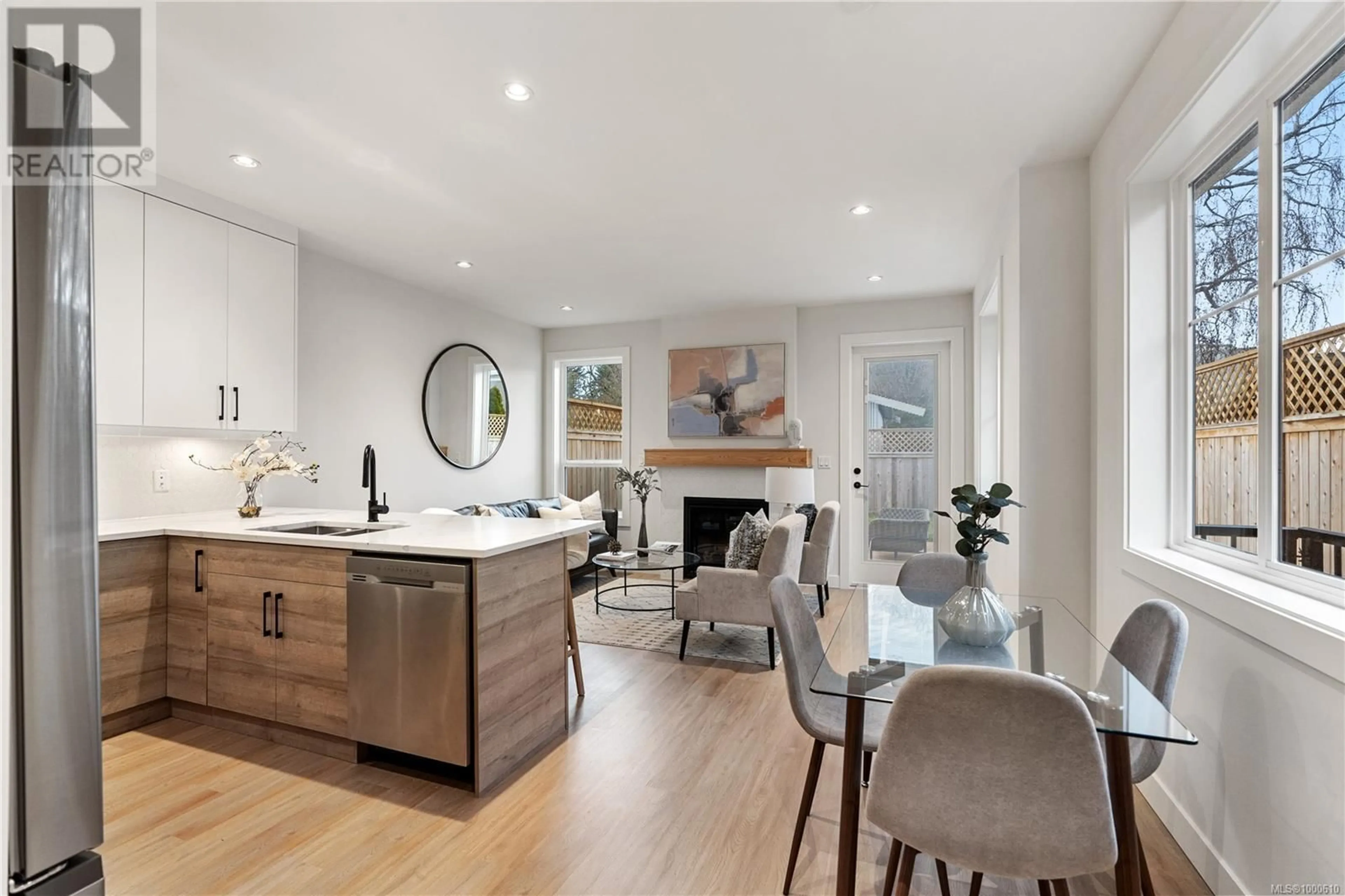 Open concept kitchen, wood/laminate floor for 482 GRAFTON STREET, Esquimalt British Columbia V9A6S6
