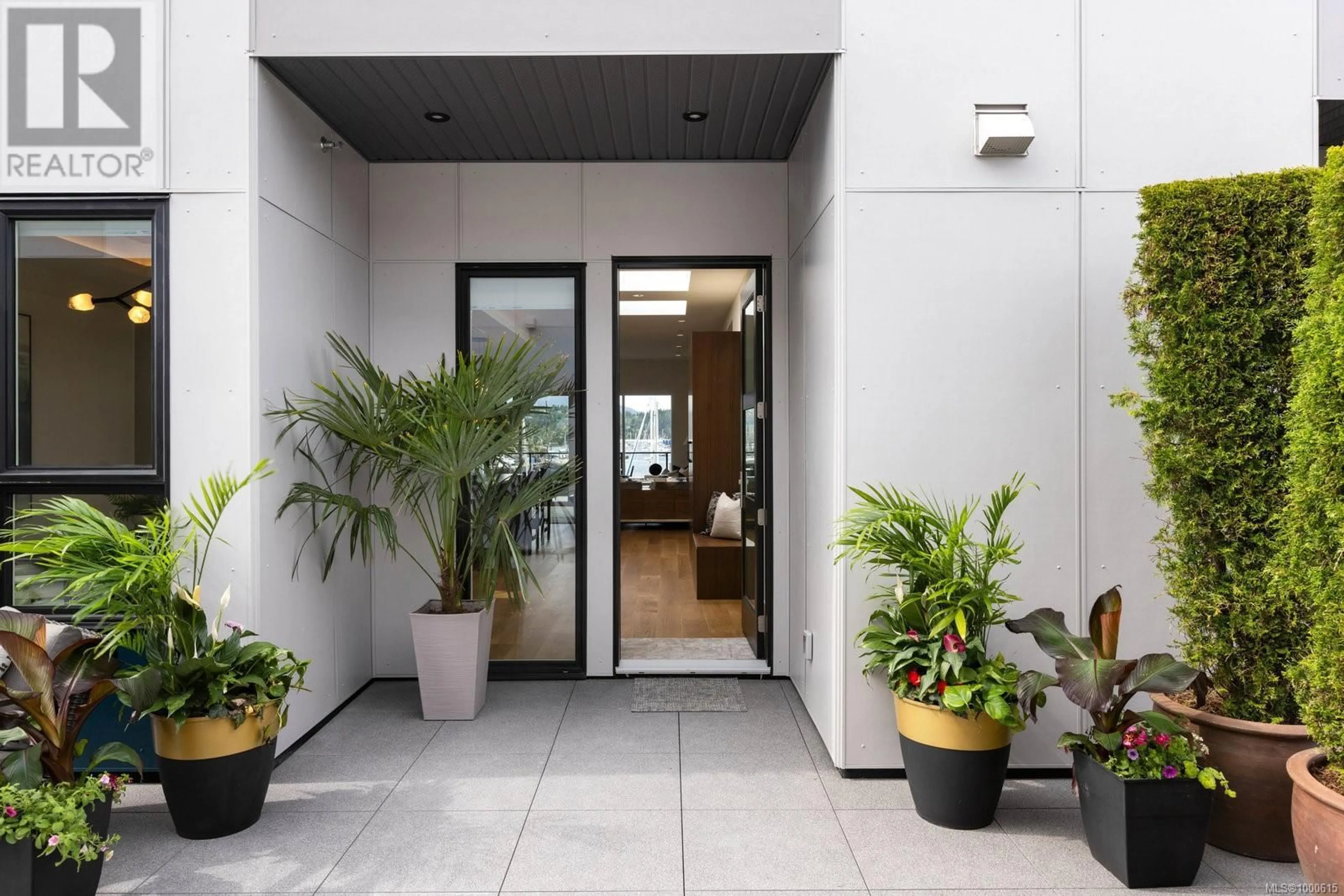 Indoor entryway for 202 - 2270 HARBOUR ROAD, Sidney British Columbia V8L2P6