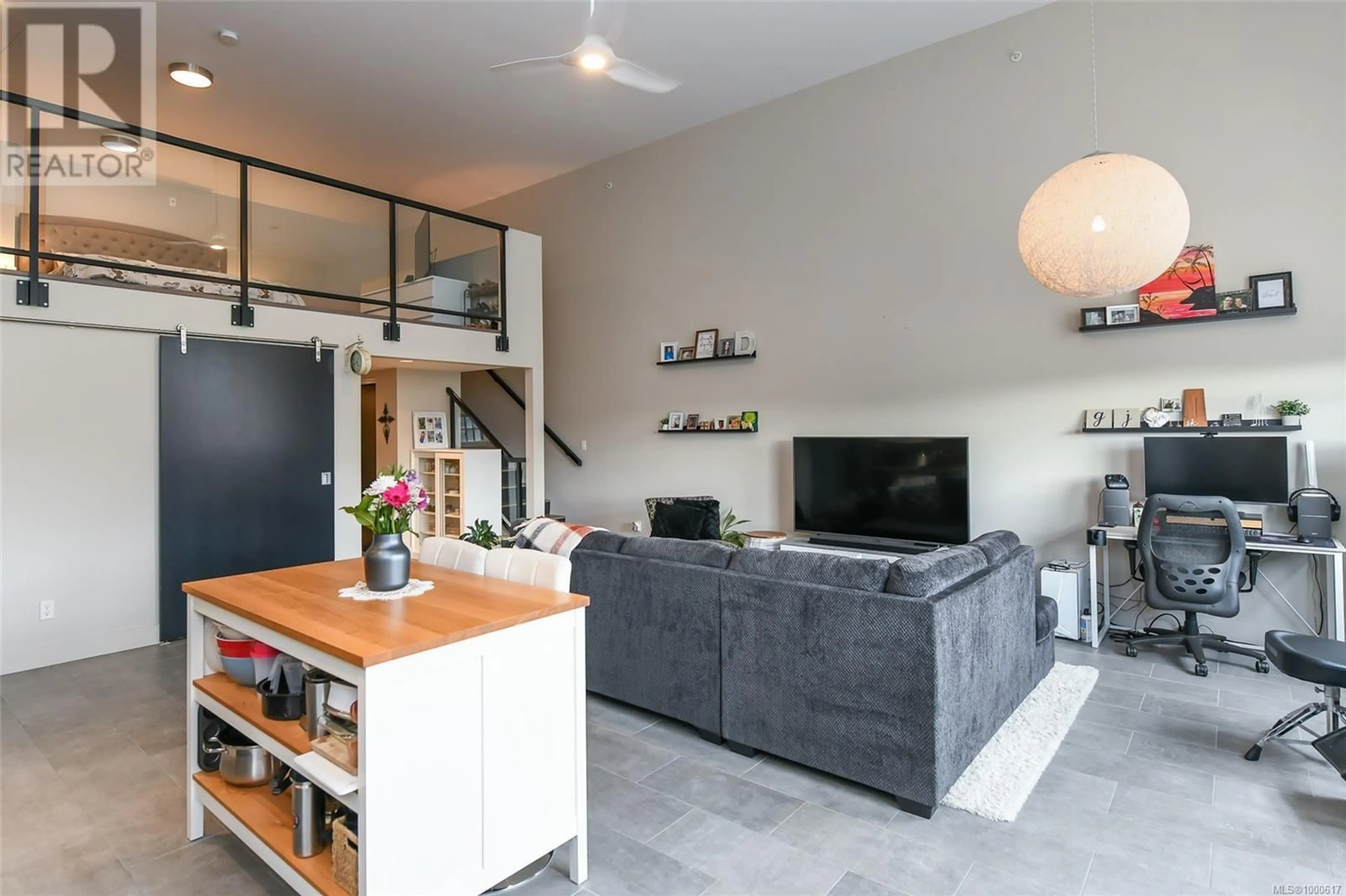 Living room with furniture, cement floor for 310 - 1978 CLIFFE AVENUE, Courtenay British Columbia V9N2L1