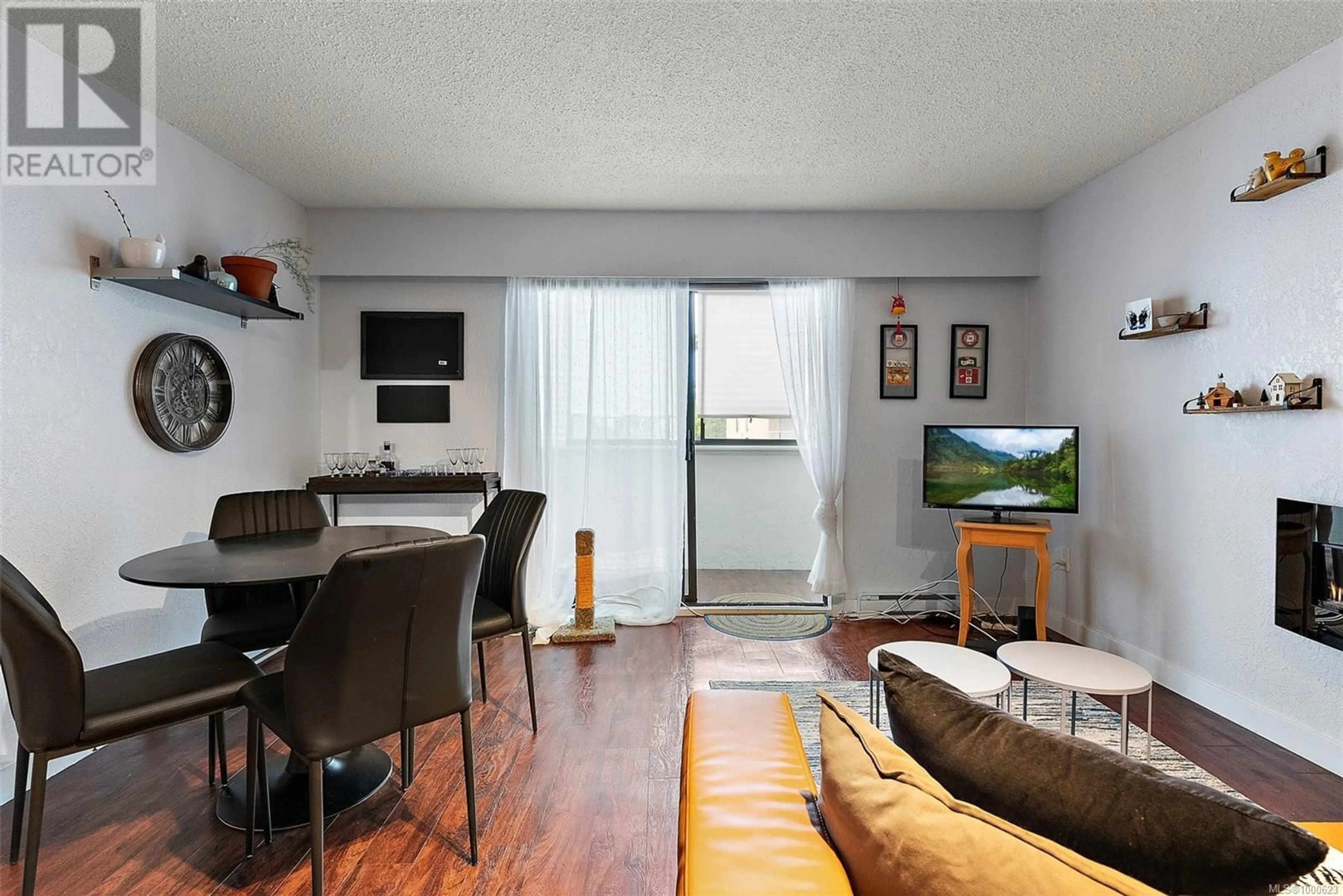 Living room with furniture, wood/laminate floor for 104 - 2610 GRAHAM STREET, Victoria British Columbia V8T3Y9