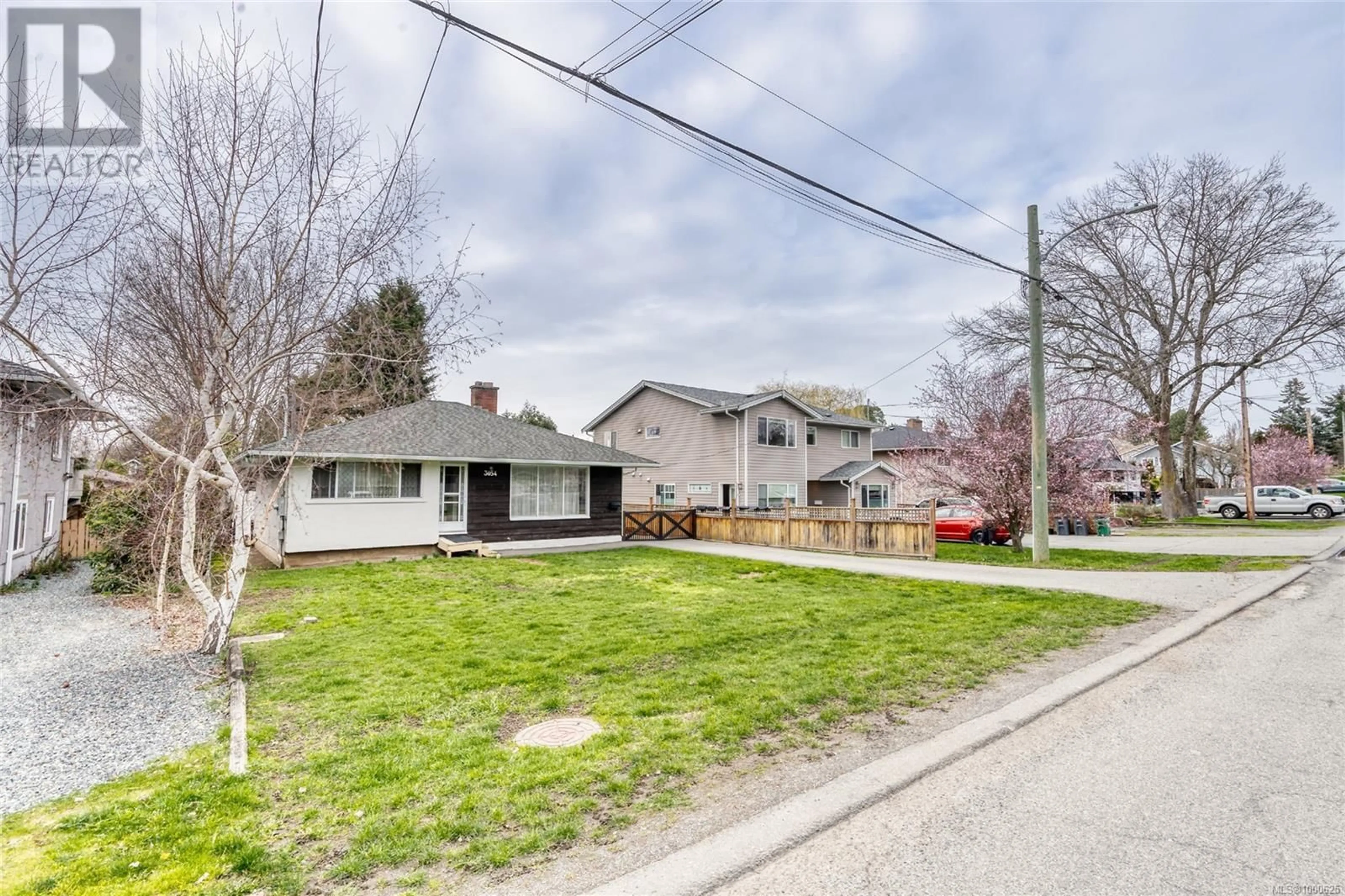A pic from outside/outdoor area/front of a property/back of a property/a pic from drone, street for 3054 DONALD STREET, Saanich British Columbia V9B0W3