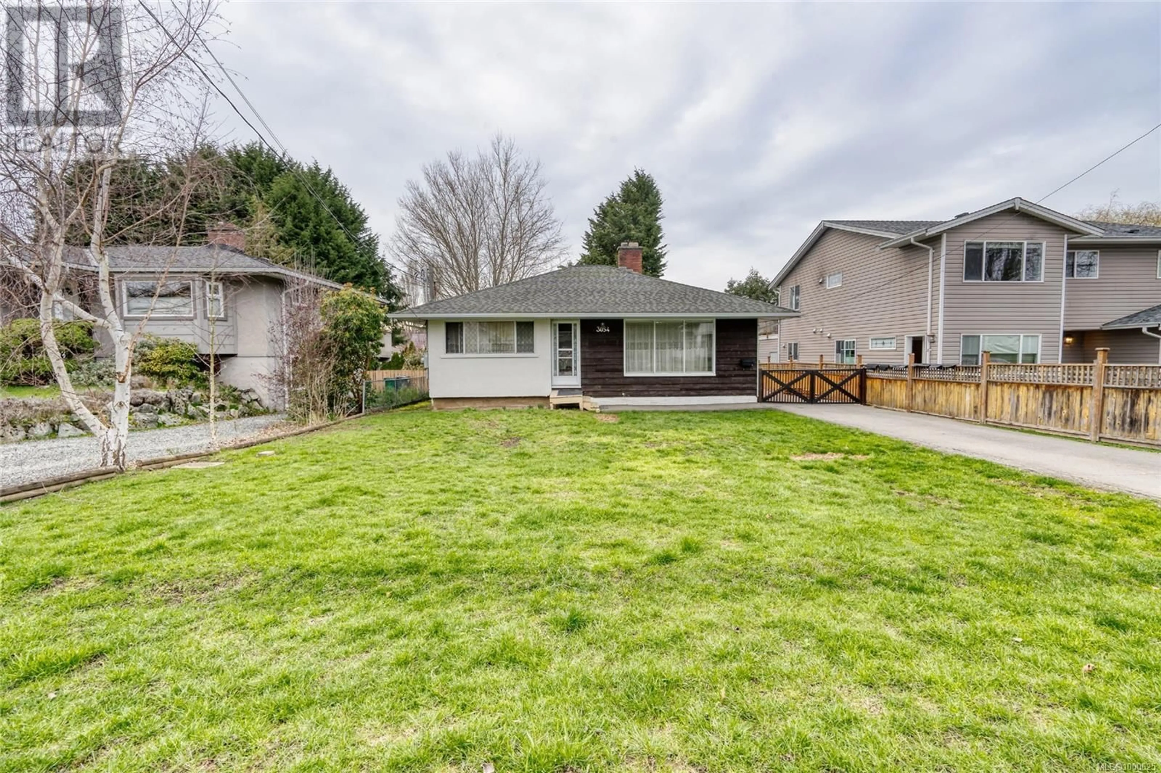 A pic from outside/outdoor area/front of a property/back of a property/a pic from drone, street for 3054 DONALD STREET, Saanich British Columbia V9B0W3
