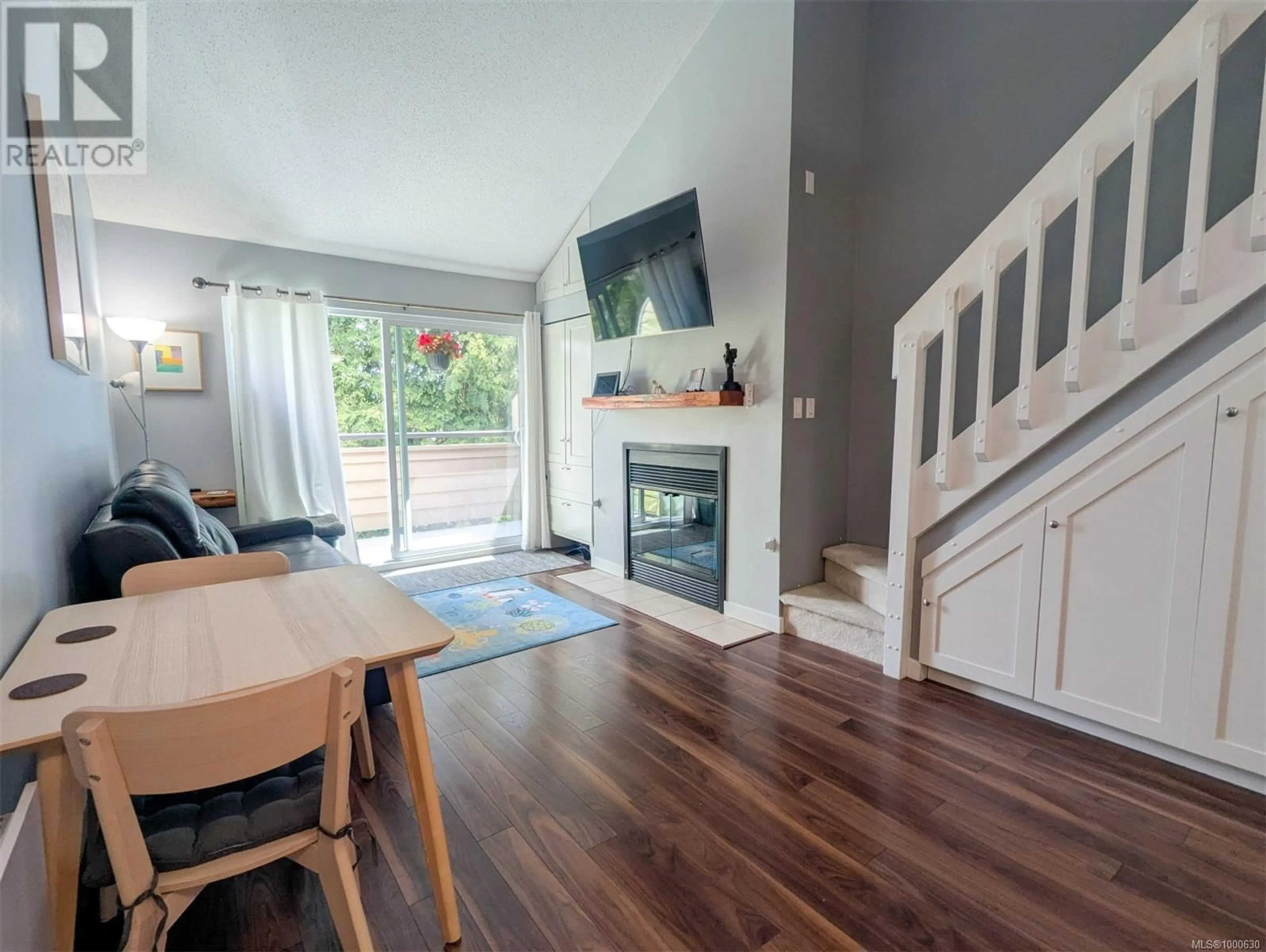 Living room with furniture, wood/laminate floor for 305 - 3225 ALDER STREET, Saanich British Columbia V8X1P3
