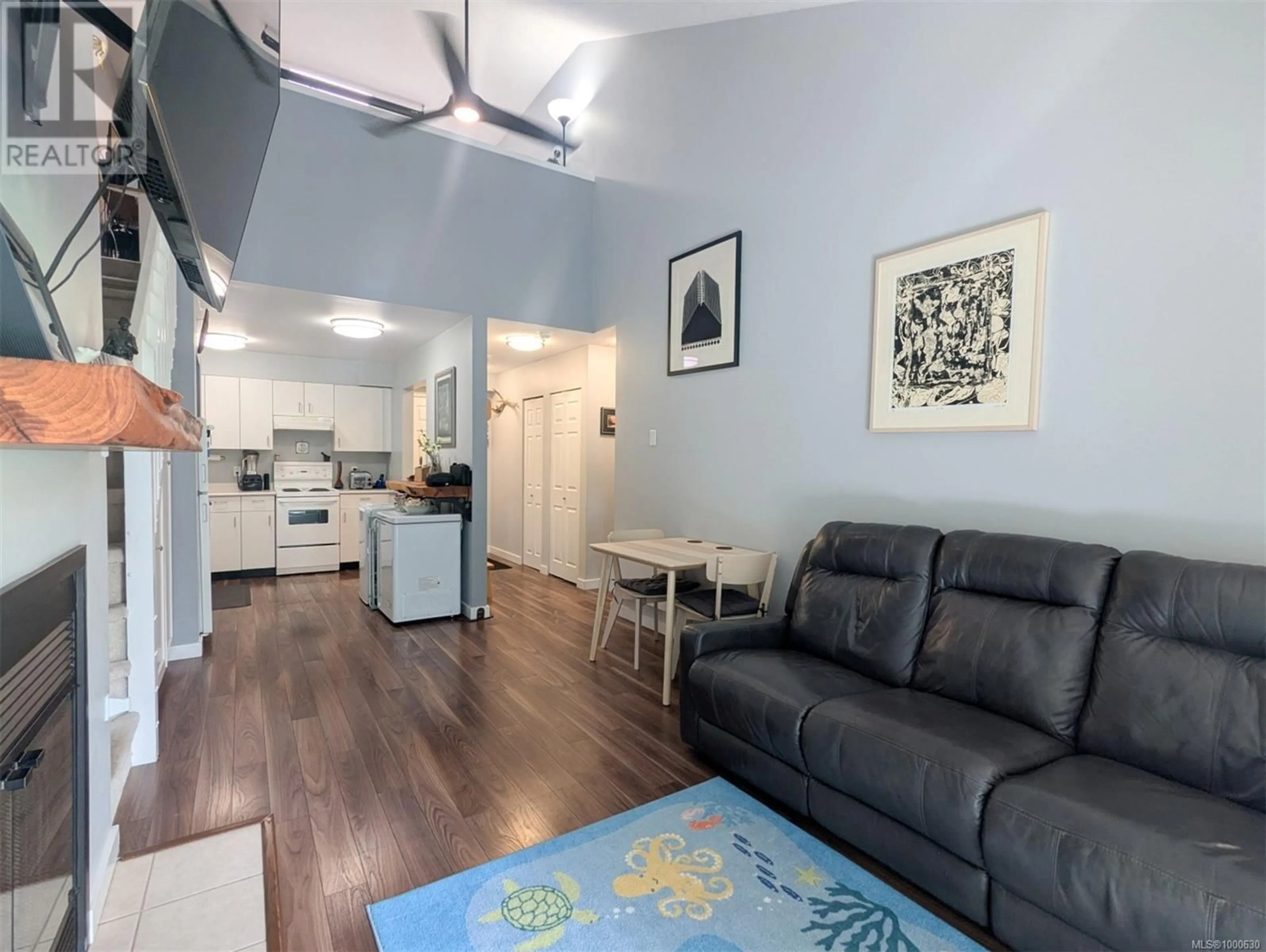 Living room with furniture, unknown for 305 - 3225 ALDER STREET, Saanich British Columbia V8X1P3