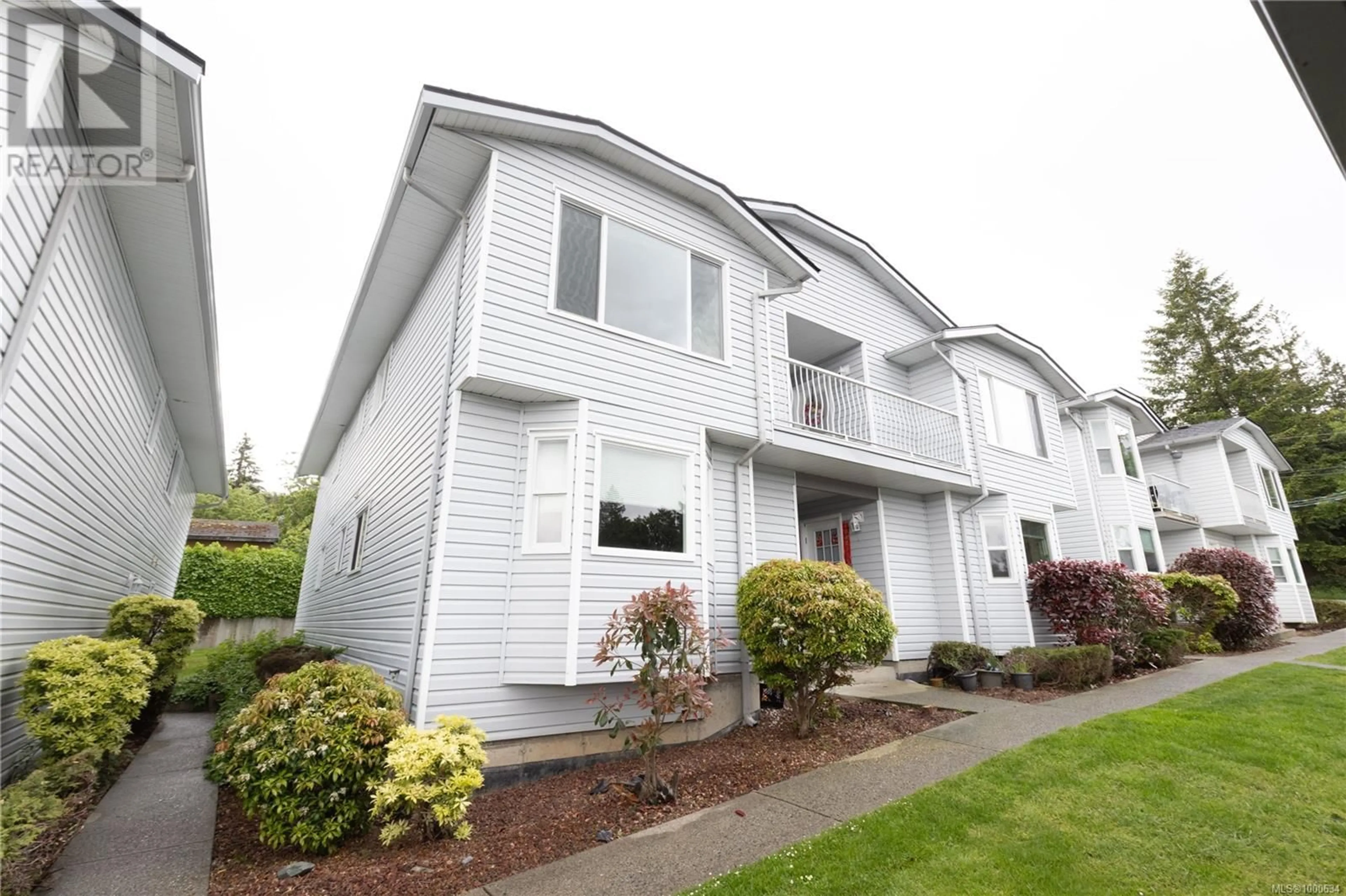 Home with vinyl exterior material, street for 8 - 272 HARWELL ROAD, Nanaimo British Columbia V9R6V1