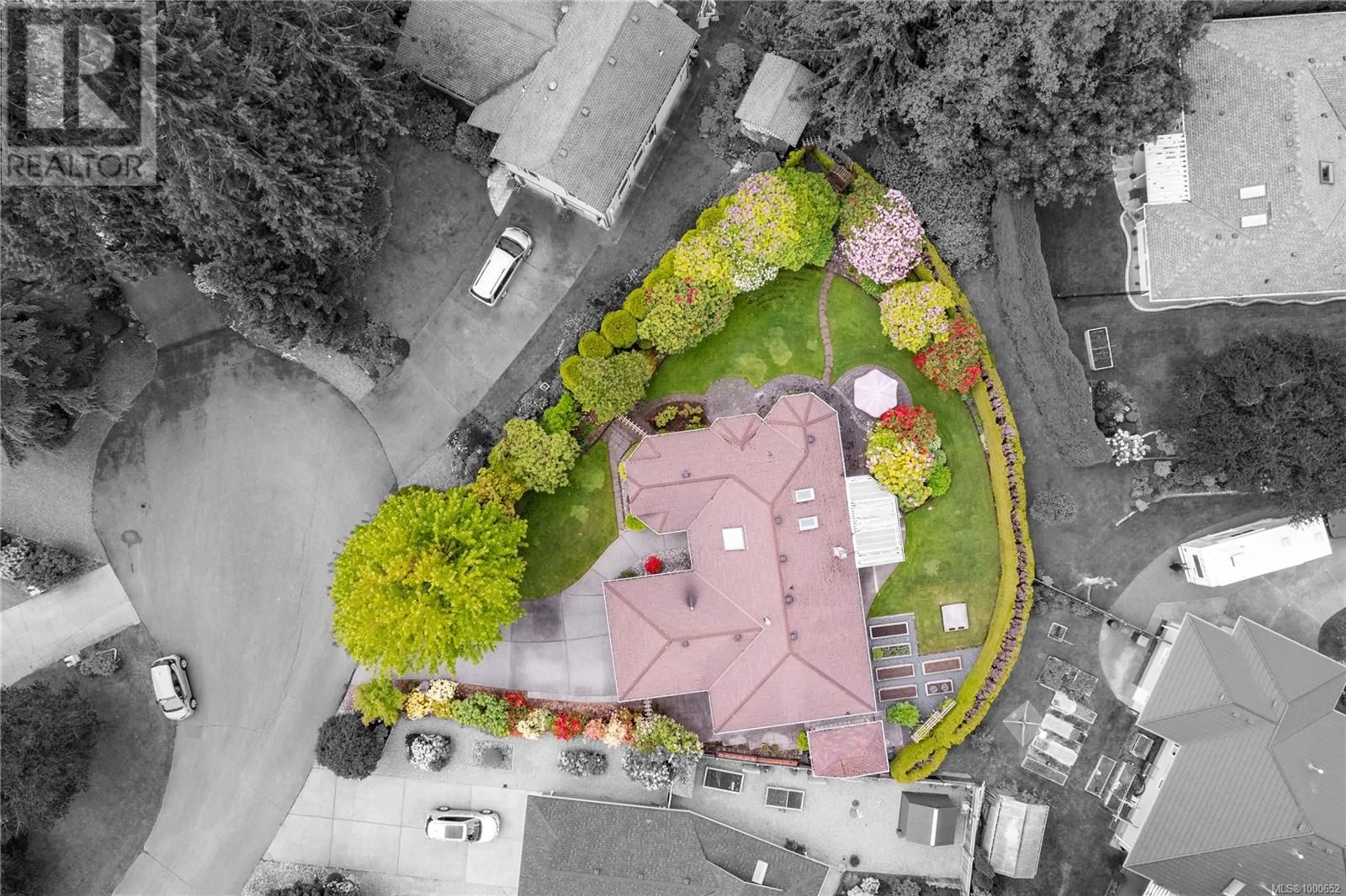 A pic from outside/outdoor area/front of a property/back of a property/a pic from drone, street for 1147 WEDGEWOOD CLOSE, Qualicum Beach British Columbia V9K1C6