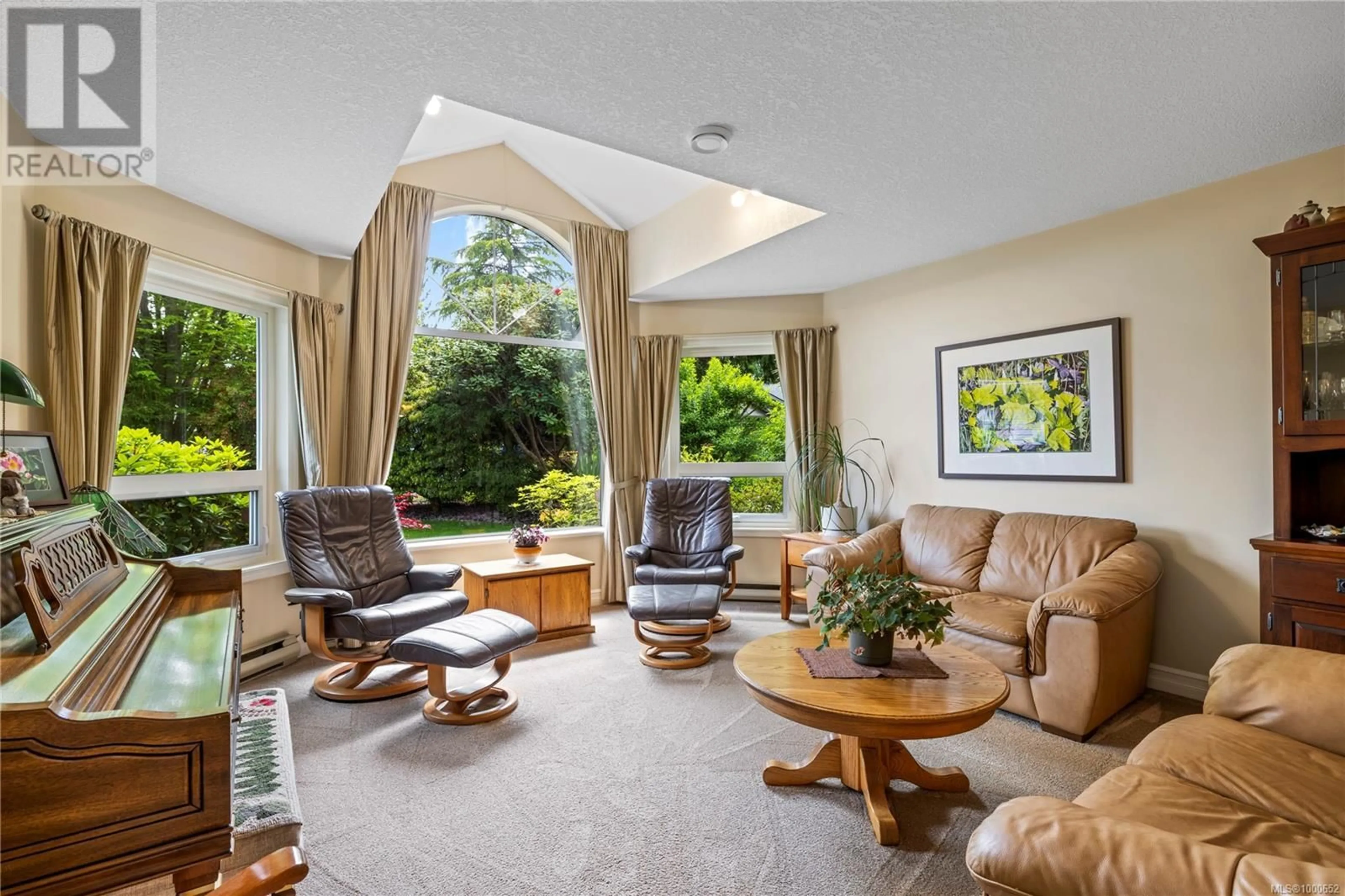 Living room with furniture, unknown for 1147 WEDGEWOOD CLOSE, Qualicum Beach British Columbia V9K1C6