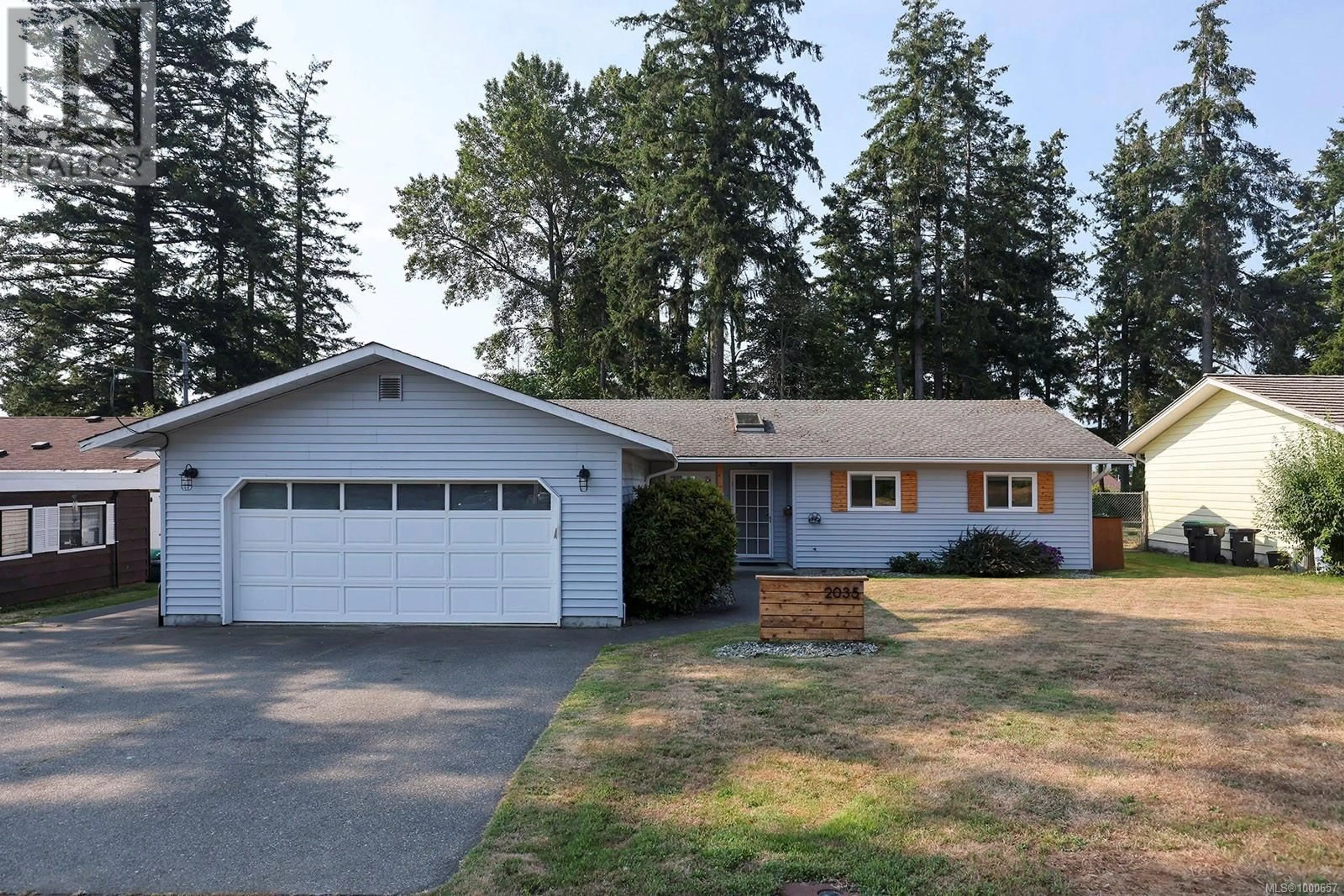Home with vinyl exterior material, street for 2035 NOEL AVENUE, Comox British Columbia V9M1Z1