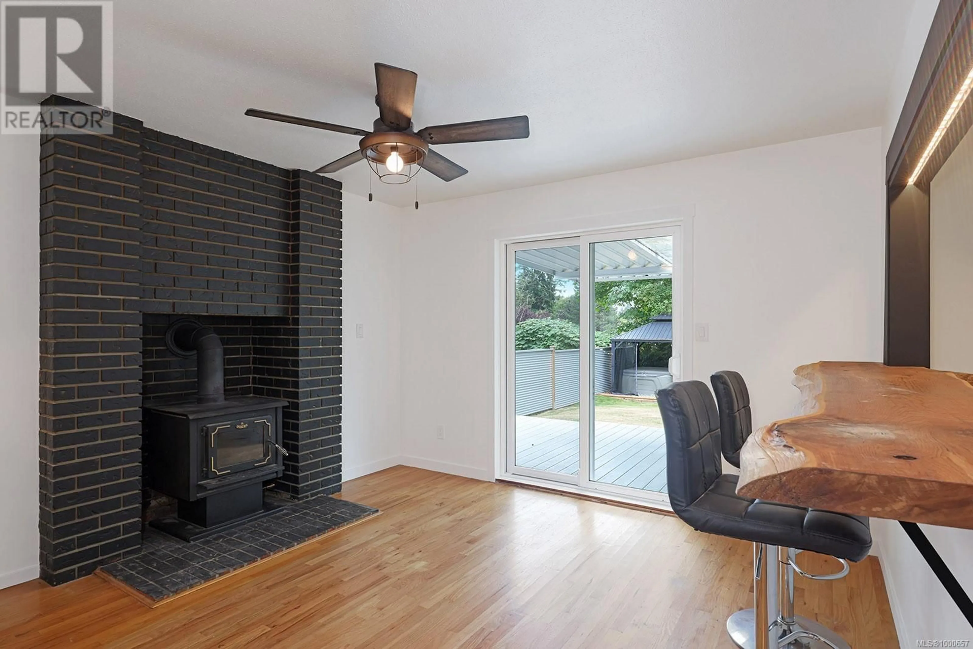 Living room with furniture, unknown for 2035 NOEL AVENUE, Comox British Columbia V9M1Z1