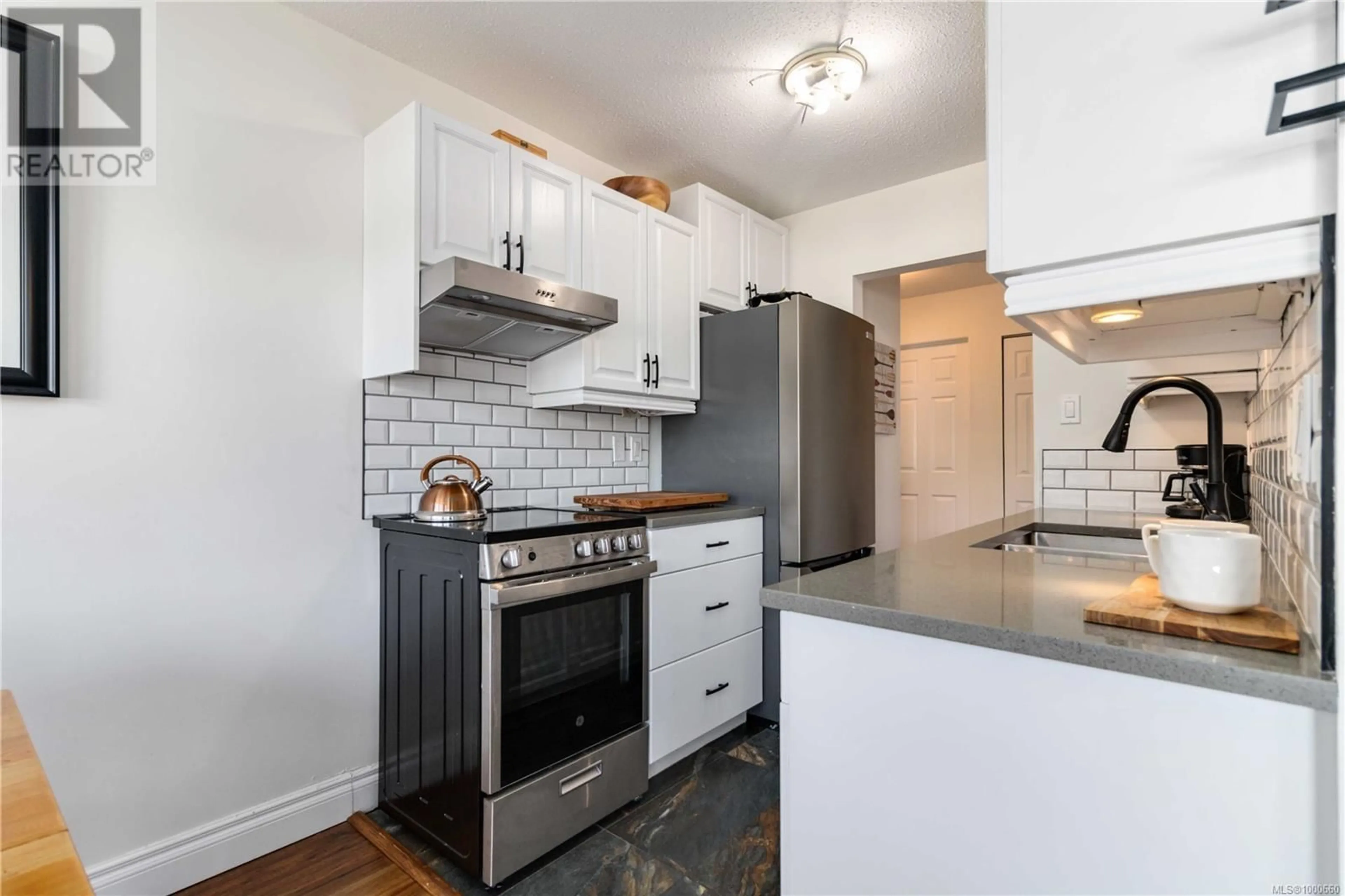 Standard kitchen, unknown for 215 - 2100 GRANITE STREET, Oak Bay British Columbia V8S3G7