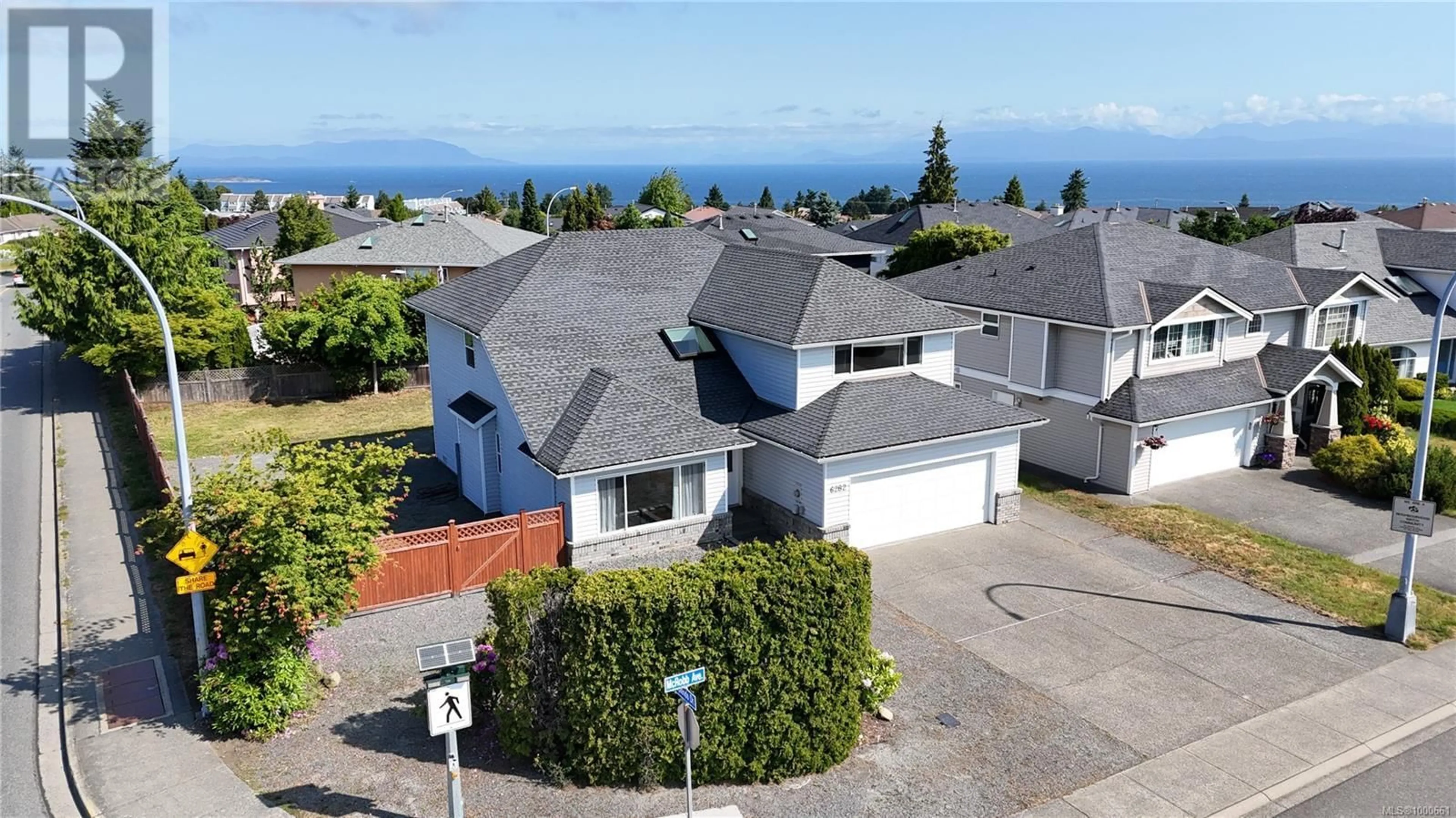 A pic from outside/outdoor area/front of a property/back of a property/a pic from drone, unknown for 6282 MCROBB AVENUE, Nanaimo British Columbia V9V1M4