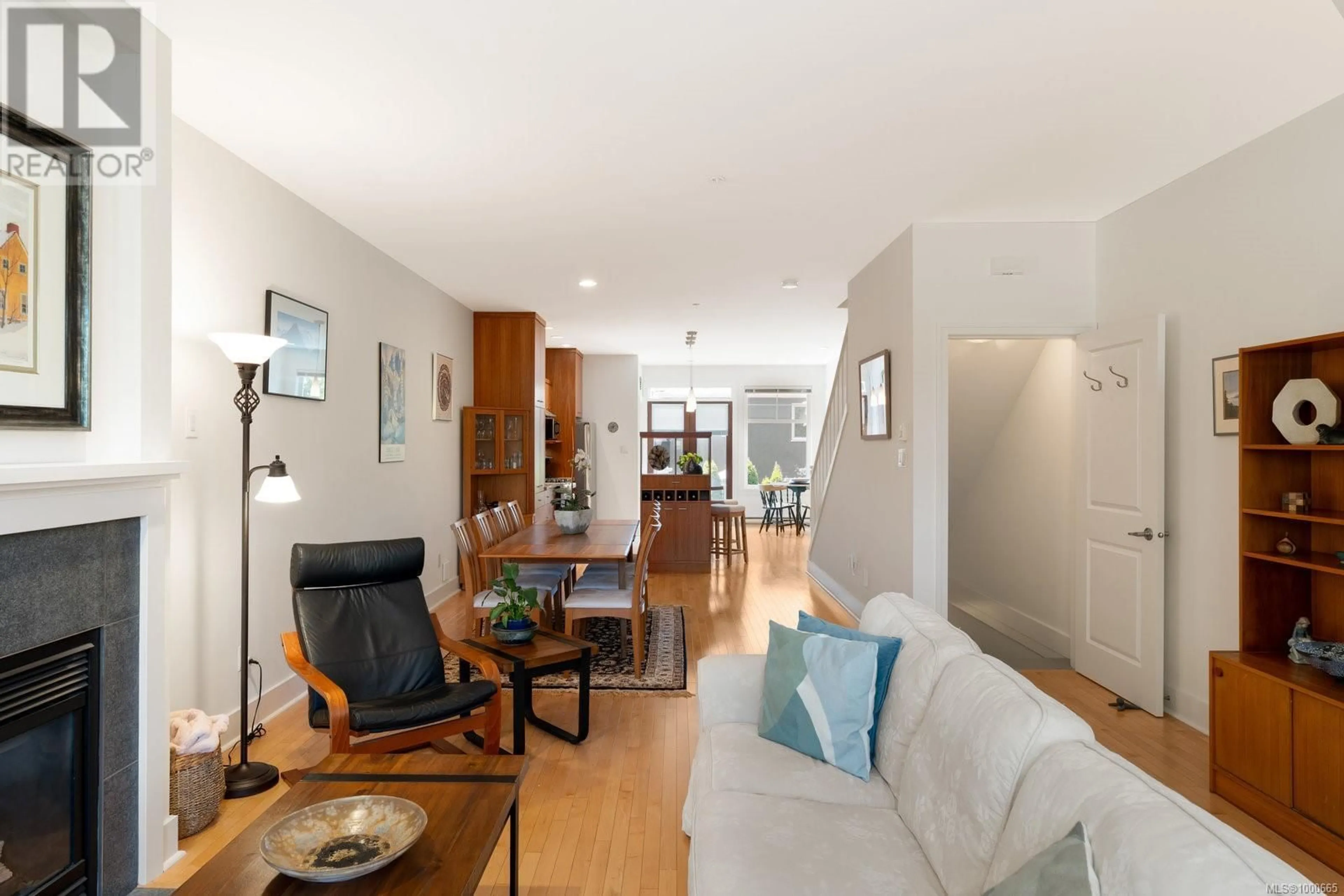 Living room with furniture, wood/laminate floor for 1524 YALE STREET, Oak Bay British Columbia V8R5N4