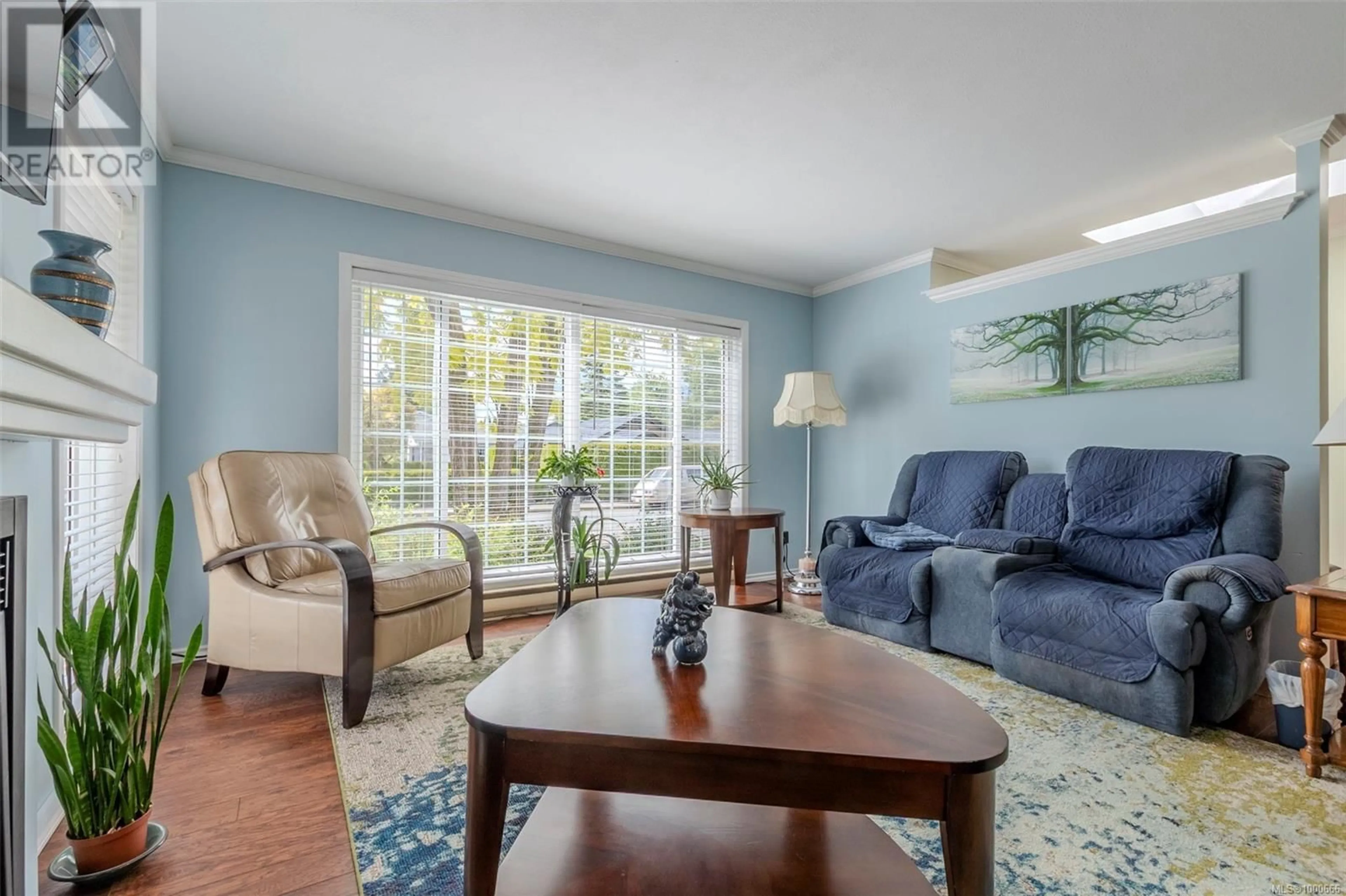 Living room with furniture, unknown for 210 BEECH AVENUE, Duncan British Columbia V9L5H8