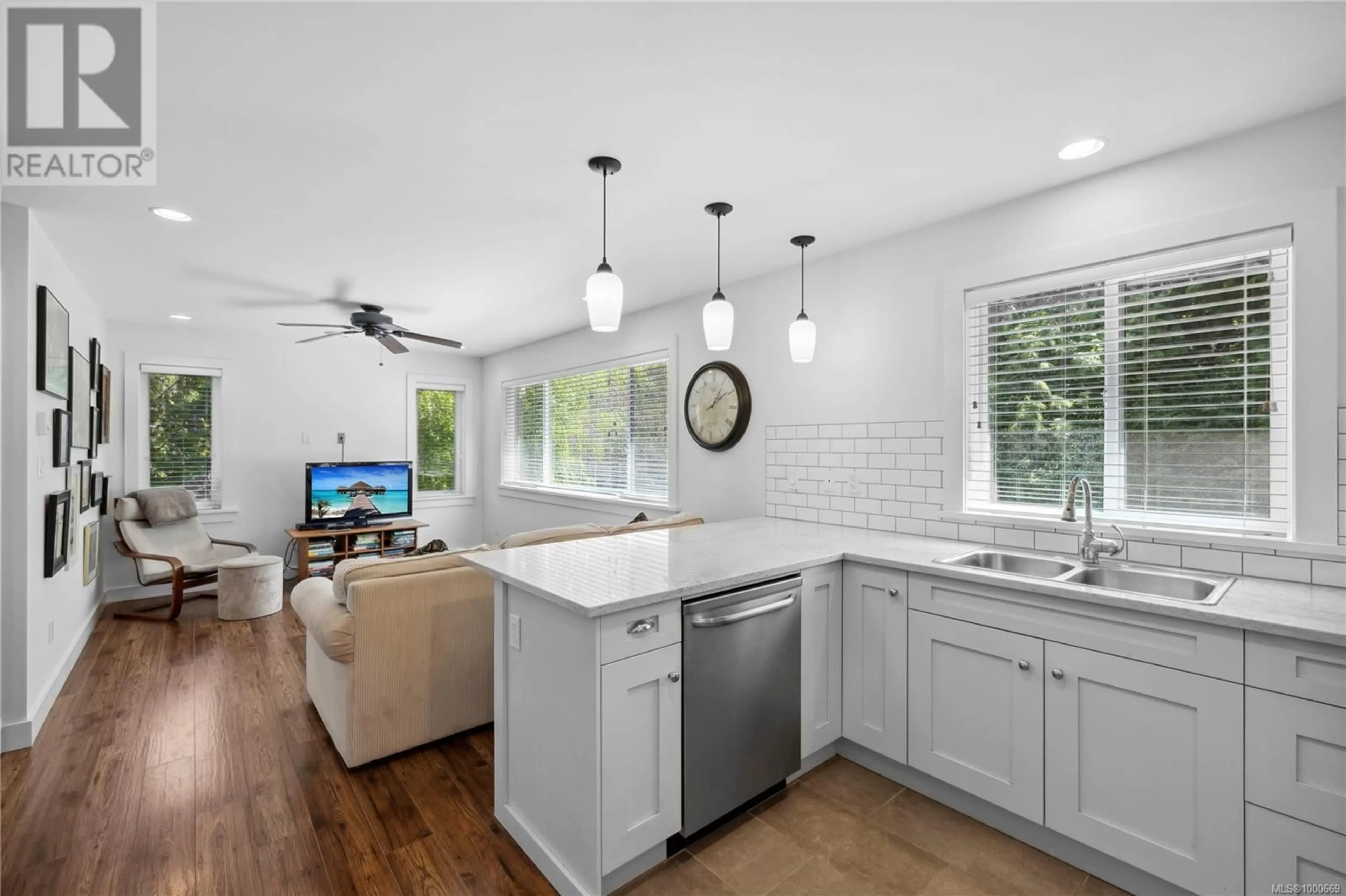Open concept kitchen, ceramic/tile floor for 675 PYM STREET NORTH, Parksville British Columbia V9P1A9