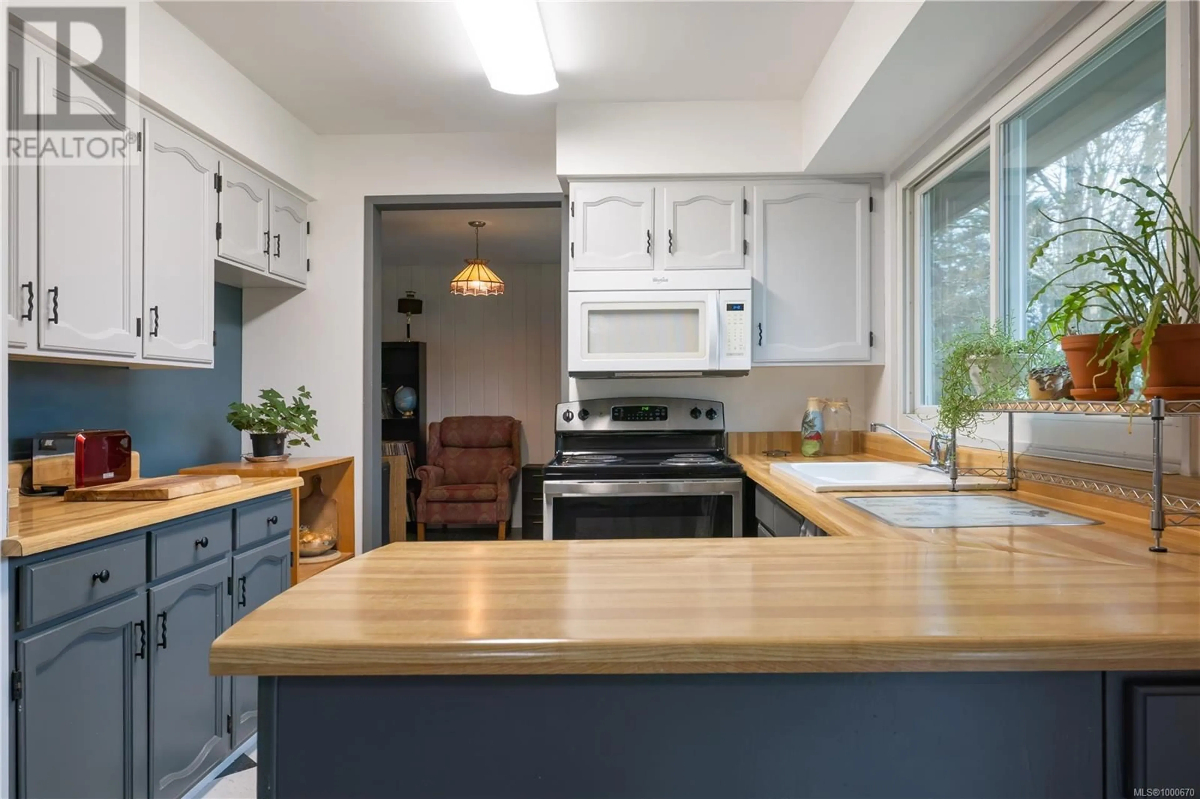 Open concept kitchen, unknown for 6557 NORTH ROAD, Duncan British Columbia V9L6K9