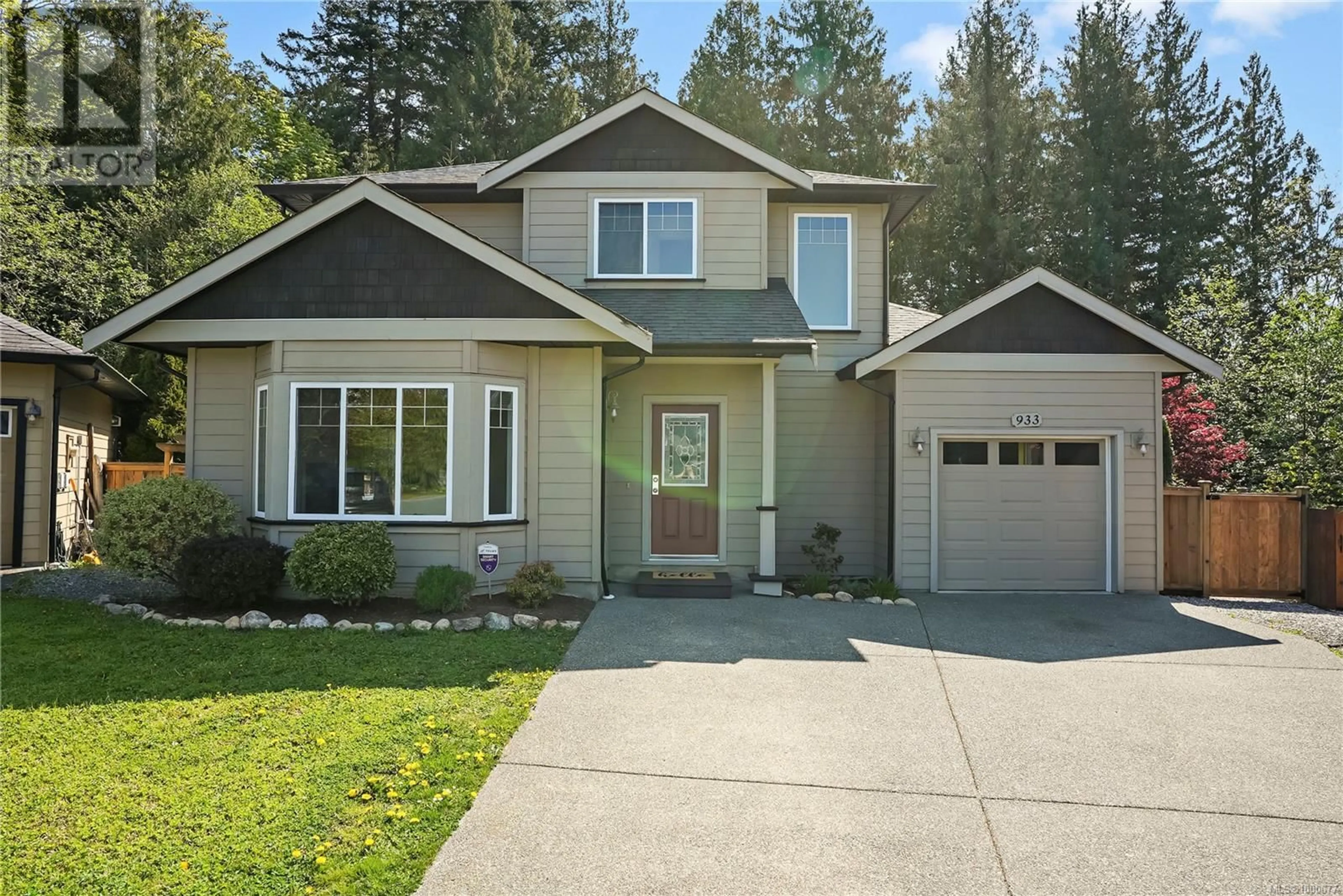 Home with vinyl exterior material, street for 933 THRUSH PLACE, Langford British Columbia V9C0B4