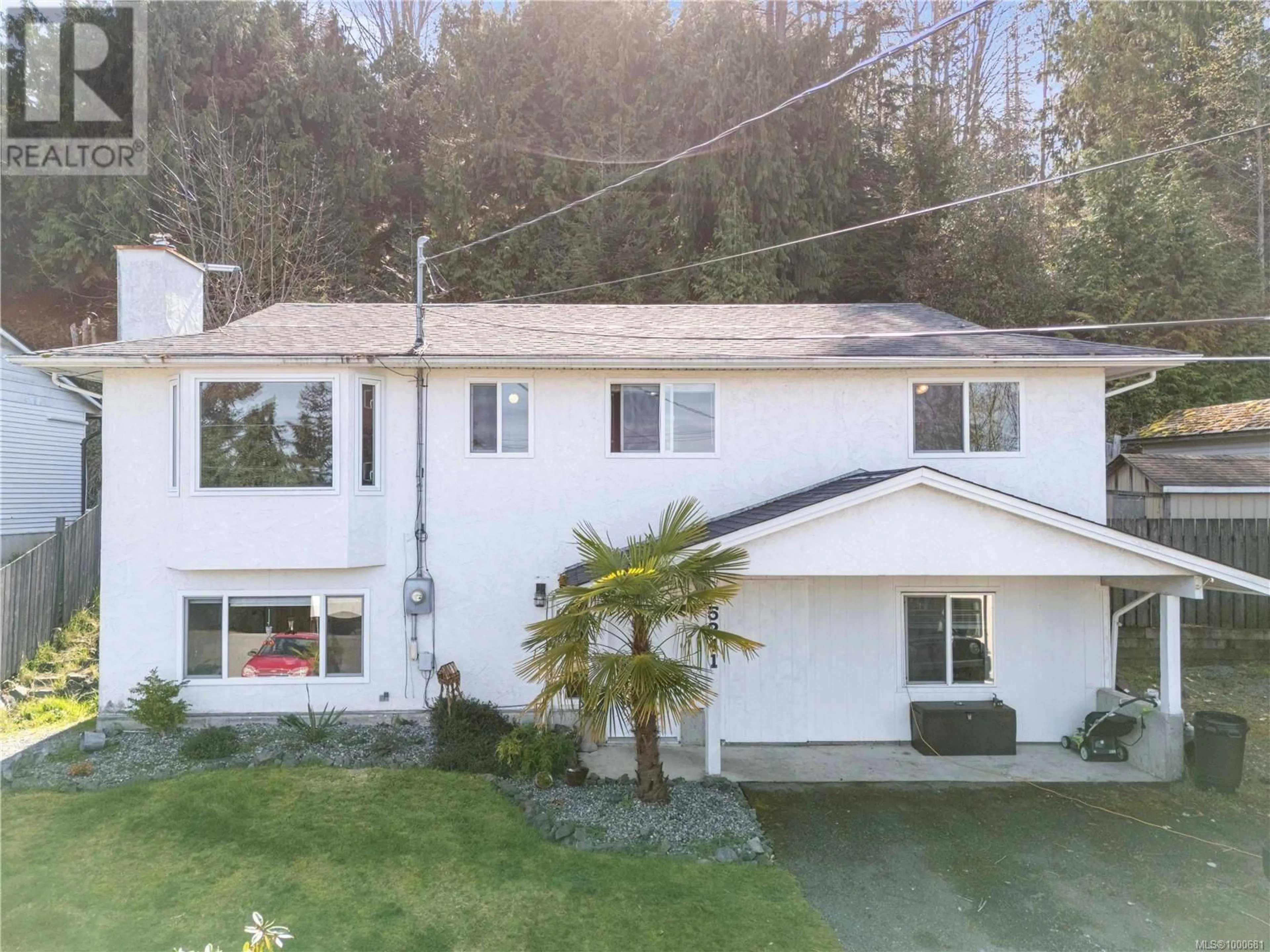 A pic from outside/outdoor area/front of a property/back of a property/a pic from drone, street for 5241 TOMS TURNABOUT, Nanaimo British Columbia V9T5M9