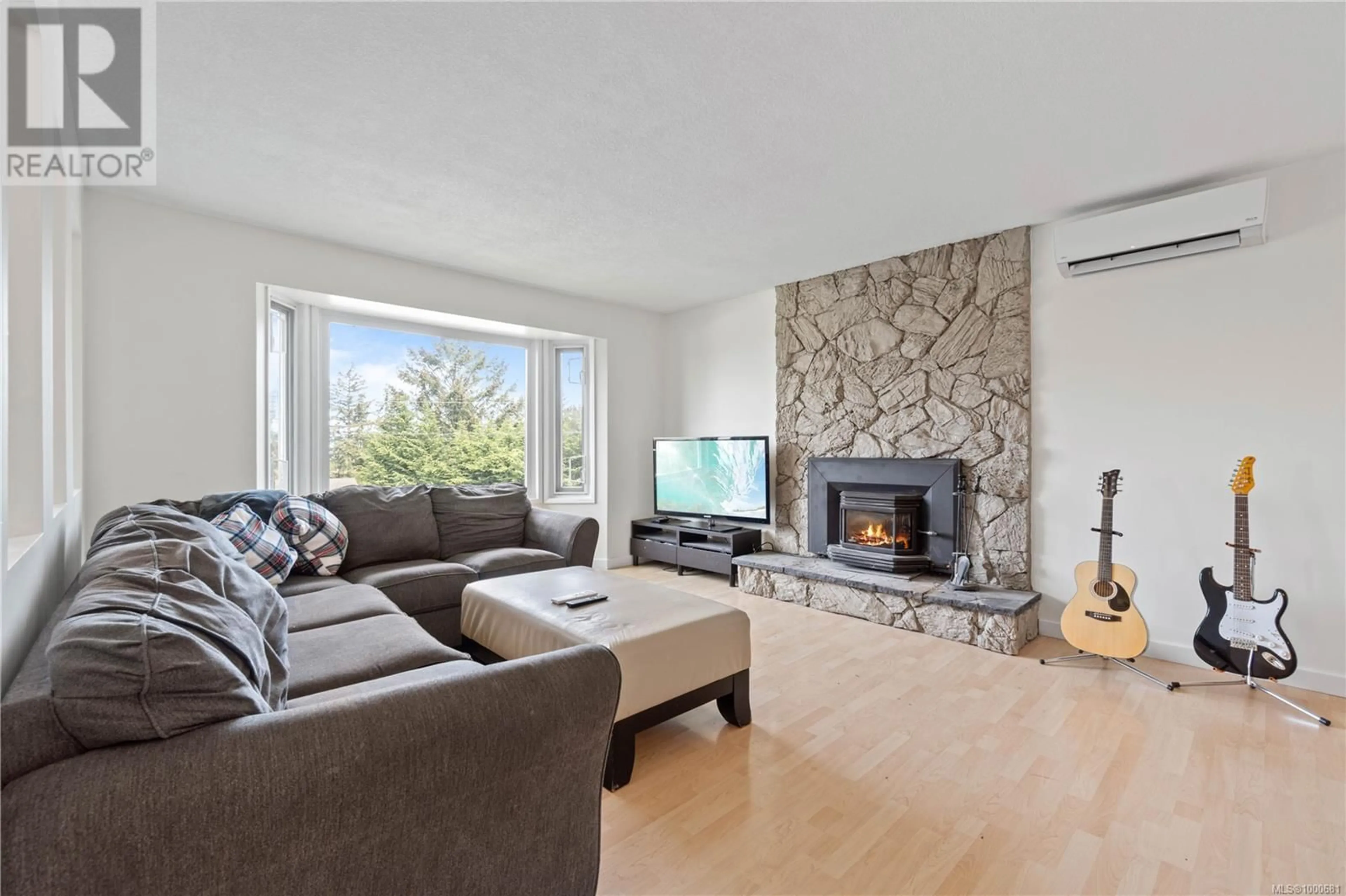 Living room with furniture, unknown for 5241 TOMS TURNABOUT, Nanaimo British Columbia V9T5M9