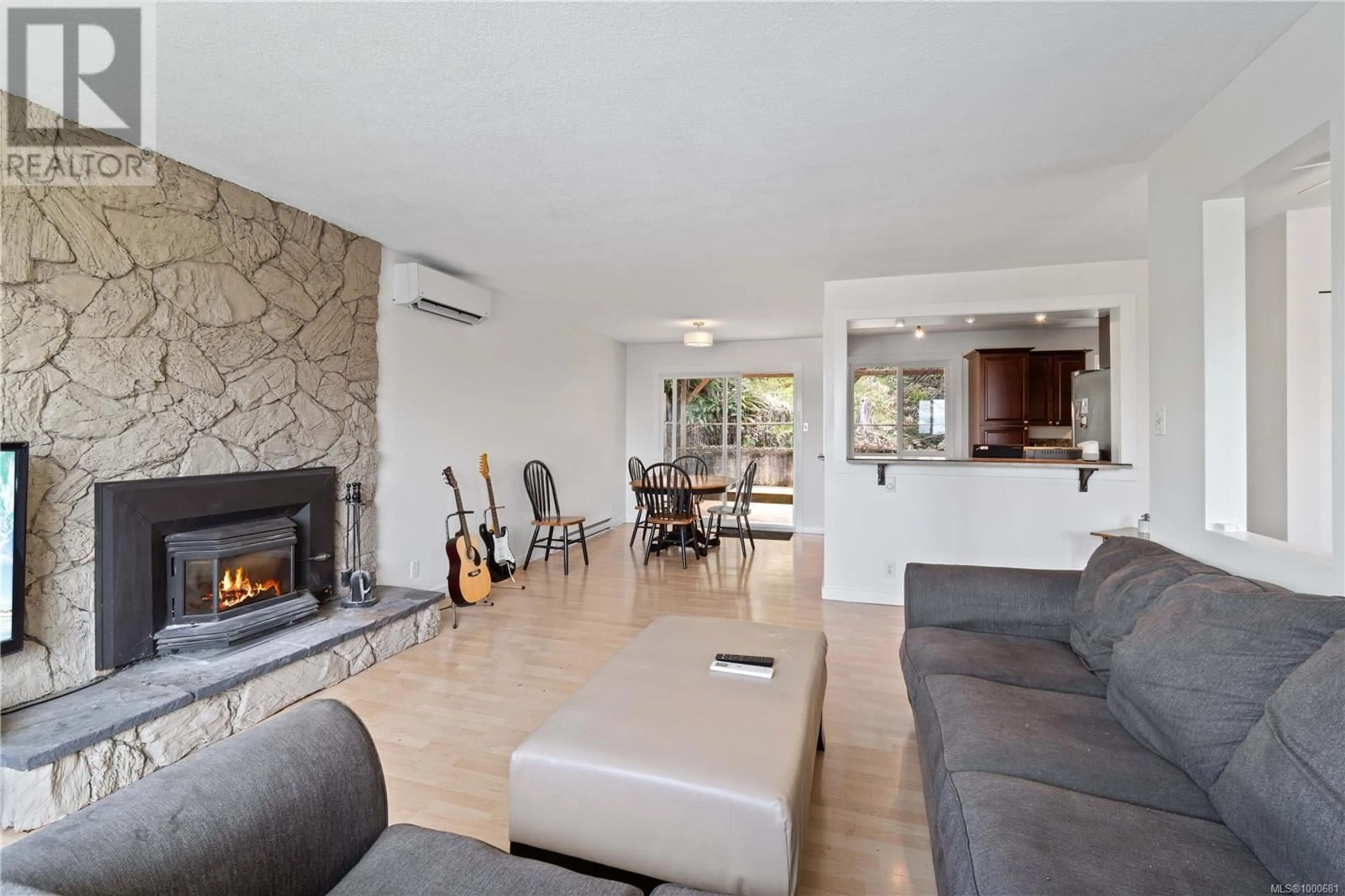 Living room with furniture, unknown for 5241 TOMS TURNABOUT, Nanaimo British Columbia V9T5M9