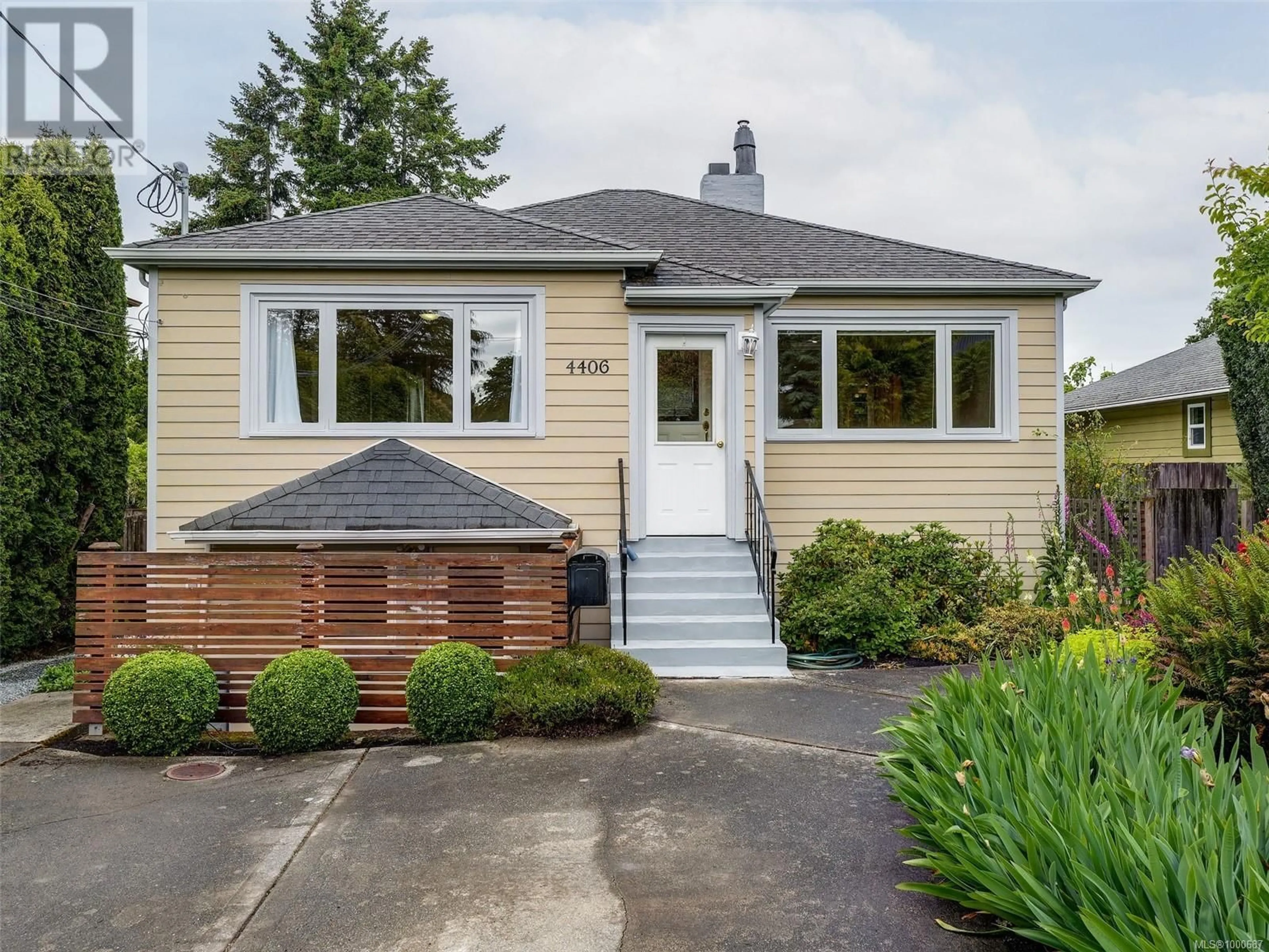Home with vinyl exterior material, street for 4406 TORQUAY DRIVE, Saanich British Columbia V8N3L4