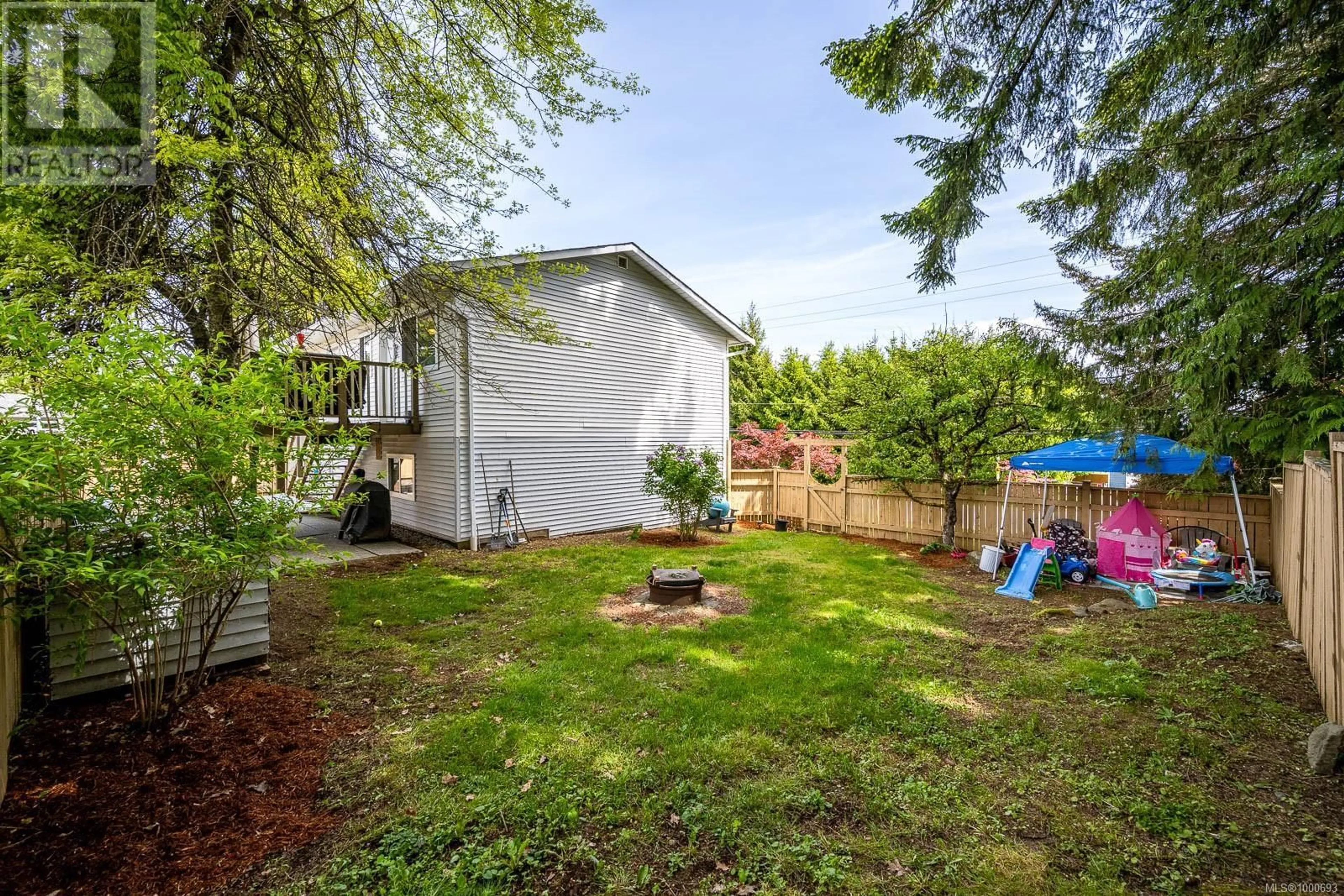 Patio, unknown for 2623 ULVERSTON AVENUE, Cumberland British Columbia V0R1S0