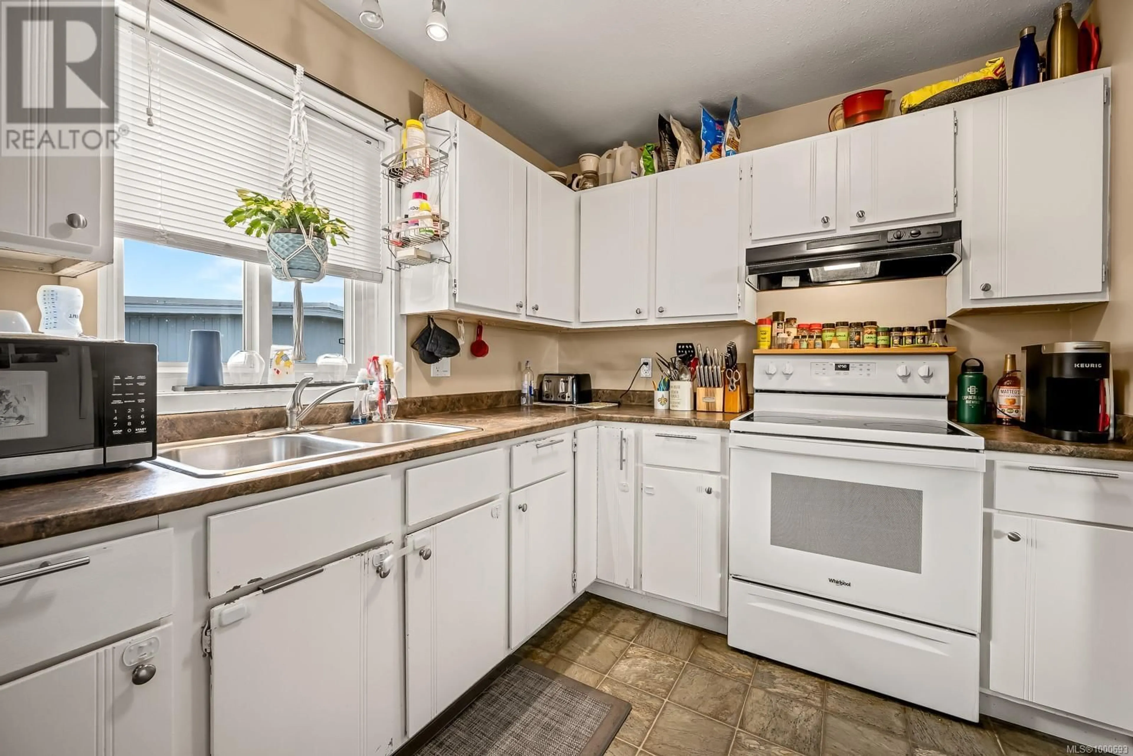 Standard kitchen, unknown for 2623 ULVERSTON AVENUE, Cumberland British Columbia V0R1S0