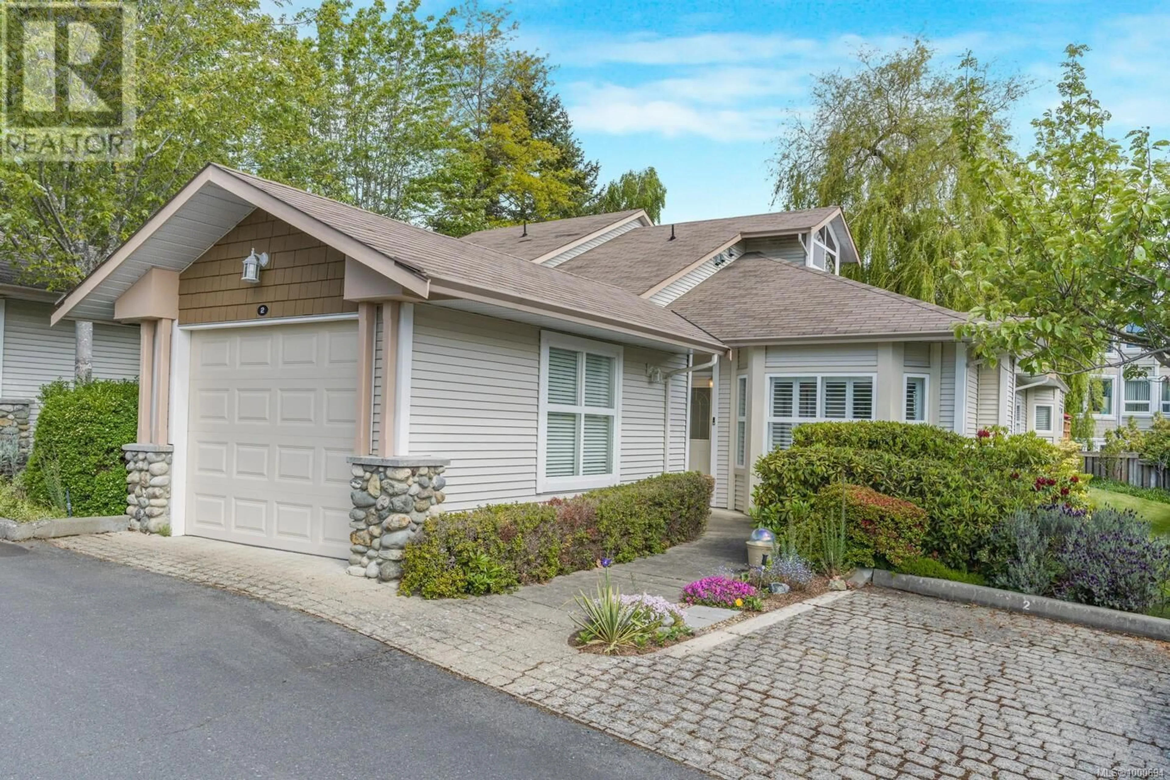 Unknown for 2 - 3633 CEDAR HILL ROAD, Saanich British Columbia V8P3Z3
