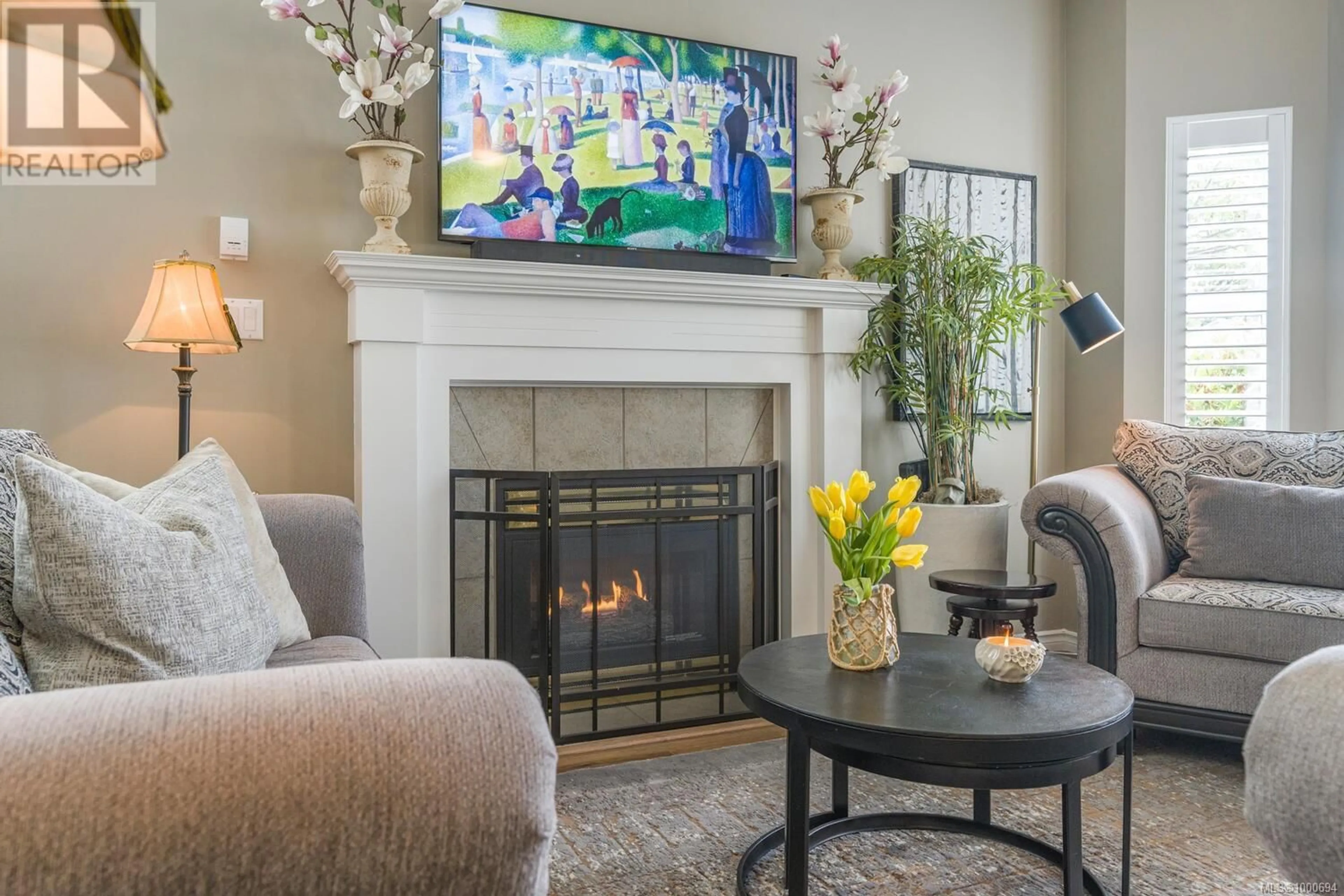 Living room with furniture, unknown for 2 - 3633 CEDAR HILL ROAD, Saanich British Columbia V8P3Z3