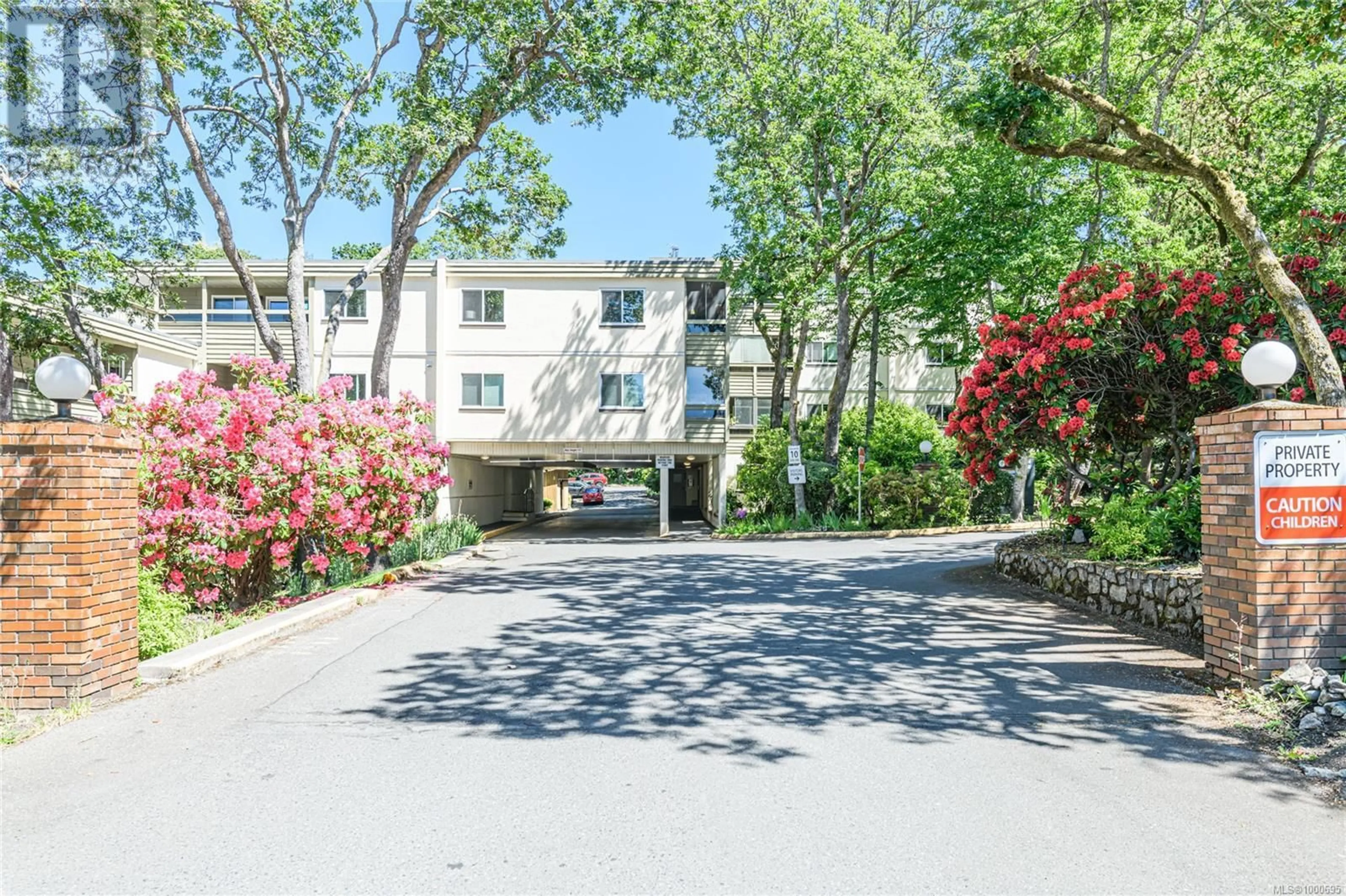Patio, street for 305 - 1010 BRISTOL ROAD, Saanich British Columbia V8X4R8