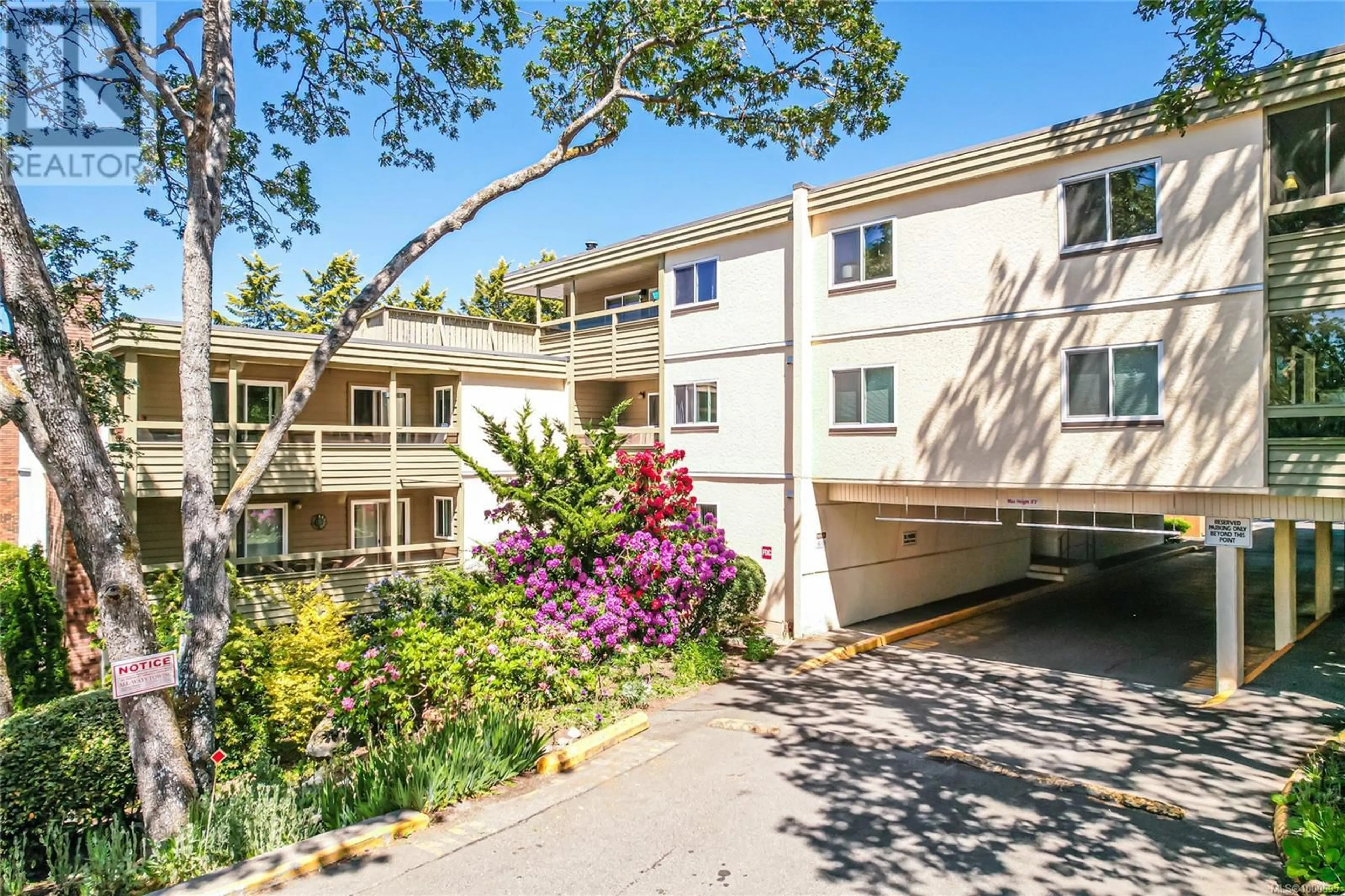 Patio, street for 305 - 1010 BRISTOL ROAD, Saanich British Columbia V8X4R8