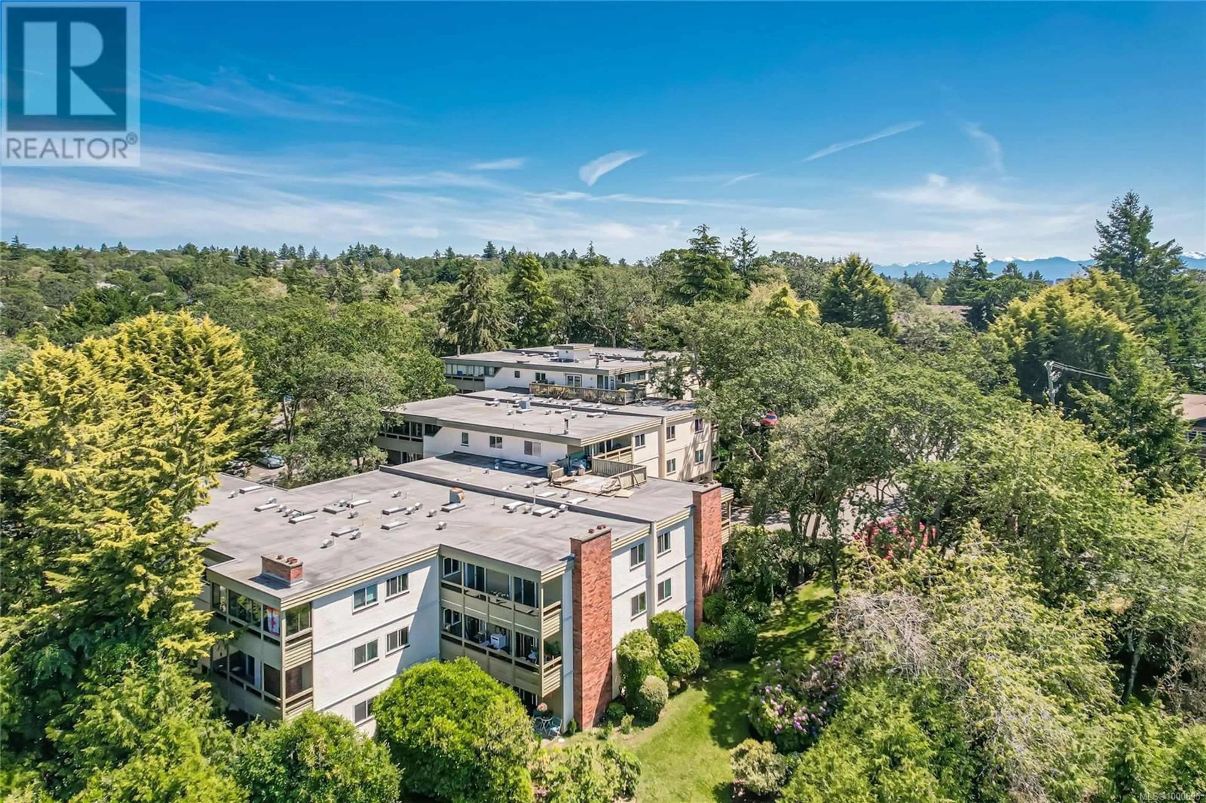 A pic from outside/outdoor area/front of a property/back of a property/a pic from drone, unknown for 305 - 1010 BRISTOL ROAD, Saanich British Columbia V8X4R8