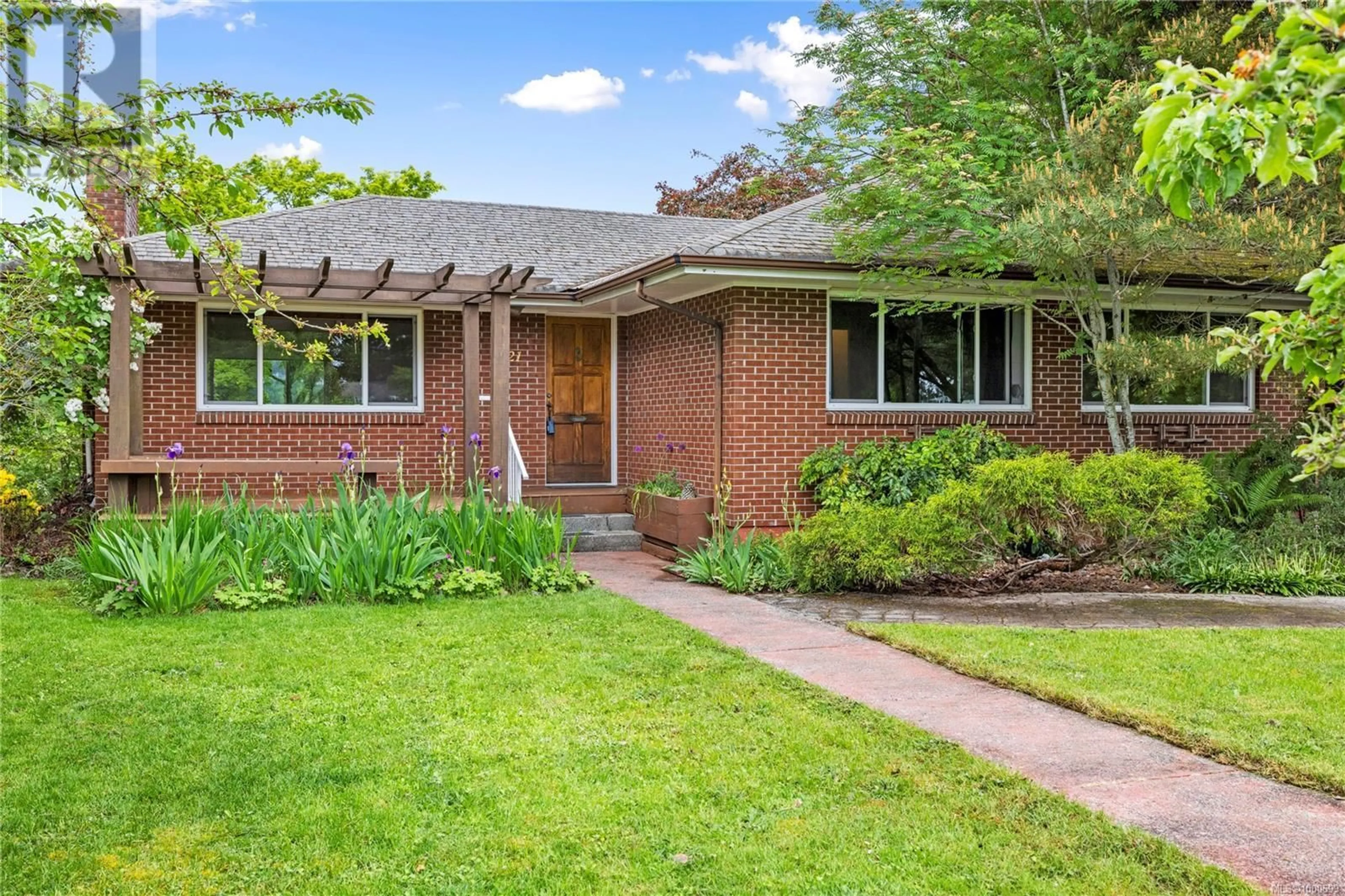 Home with brick exterior material, street for 221 GARNER CRESCENT, Nanaimo British Columbia V9R2A5