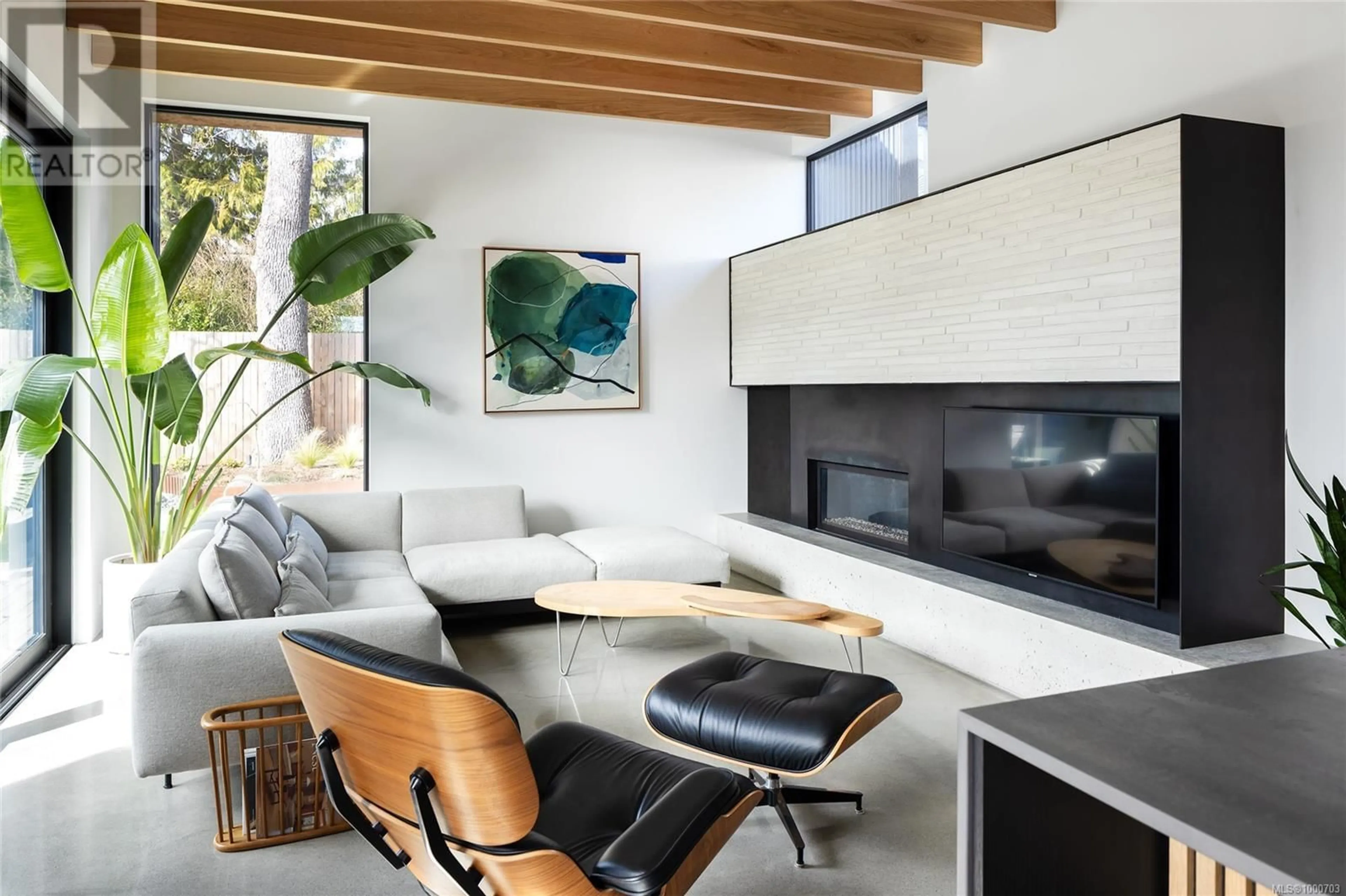 Living room with furniture, unknown for 862 SOMENOS STREET, Victoria British Columbia V8S4A6