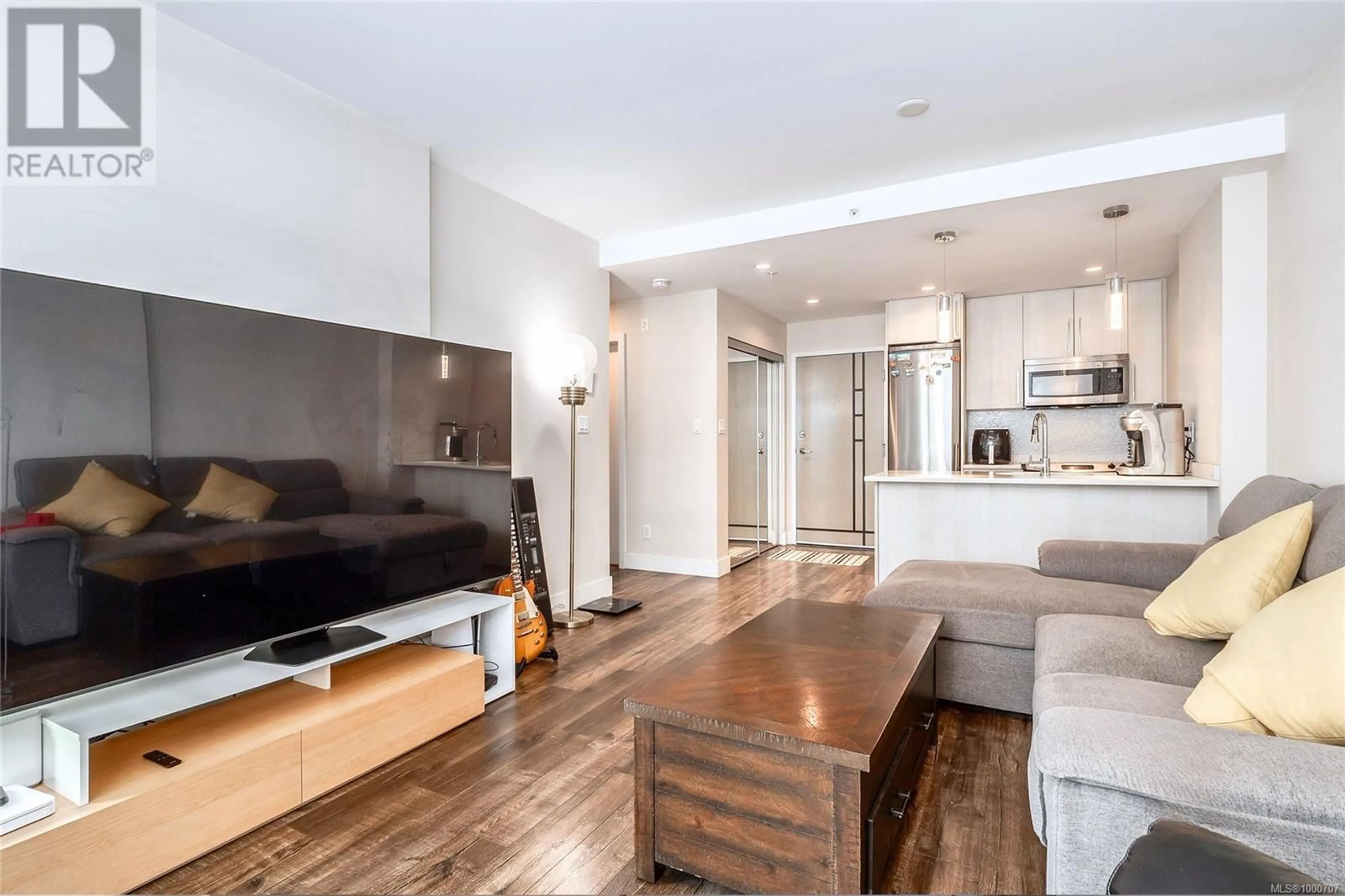 Living room with furniture, wood/laminate floor for 408 - 1090 JOHNSON STREET, Victoria British Columbia V8V3P6