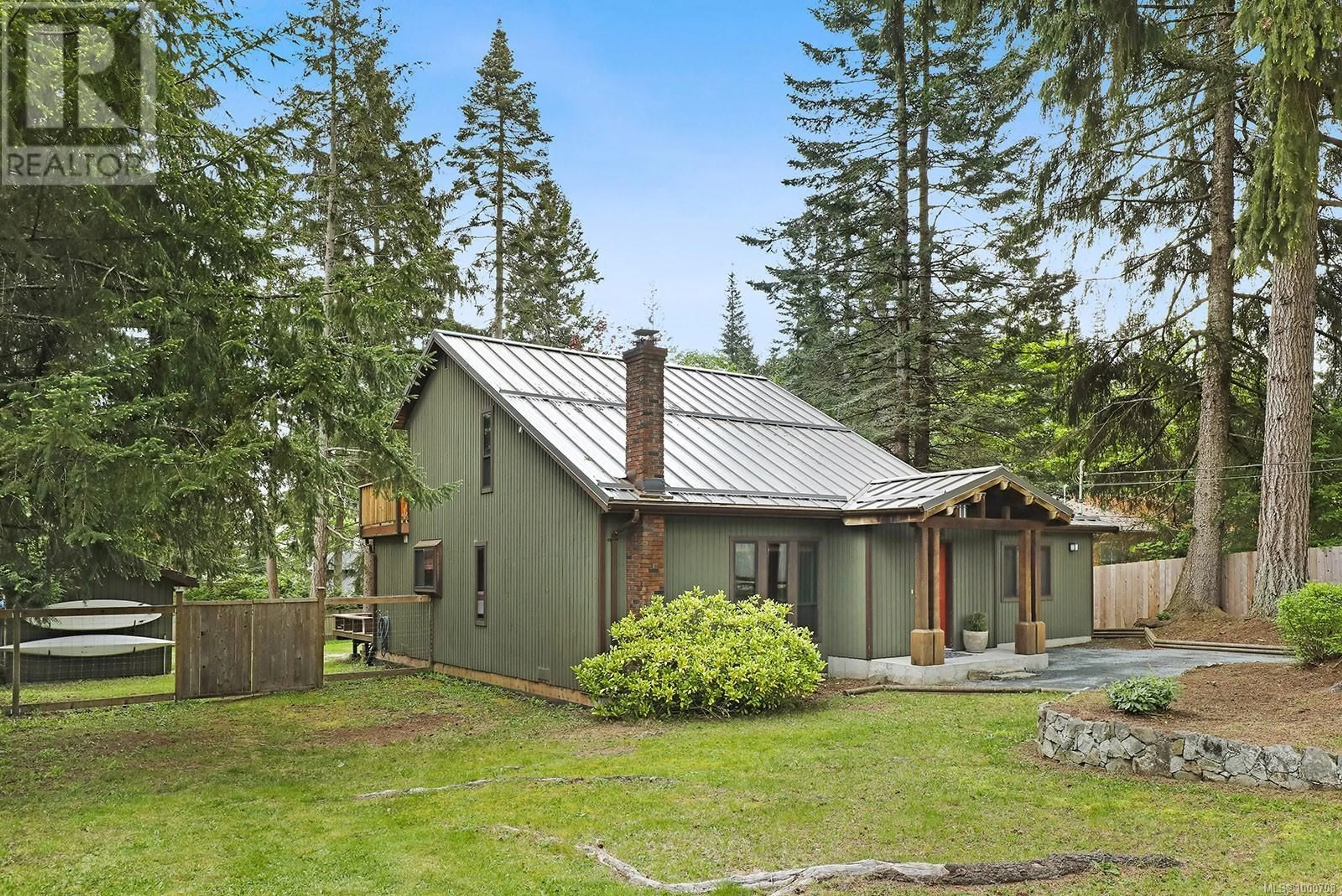 A pic from outside/outdoor area/front of a property/back of a property/a pic from drone, unknown for 5868 BATES ROAD, Courtenay British Columbia V9J1W6