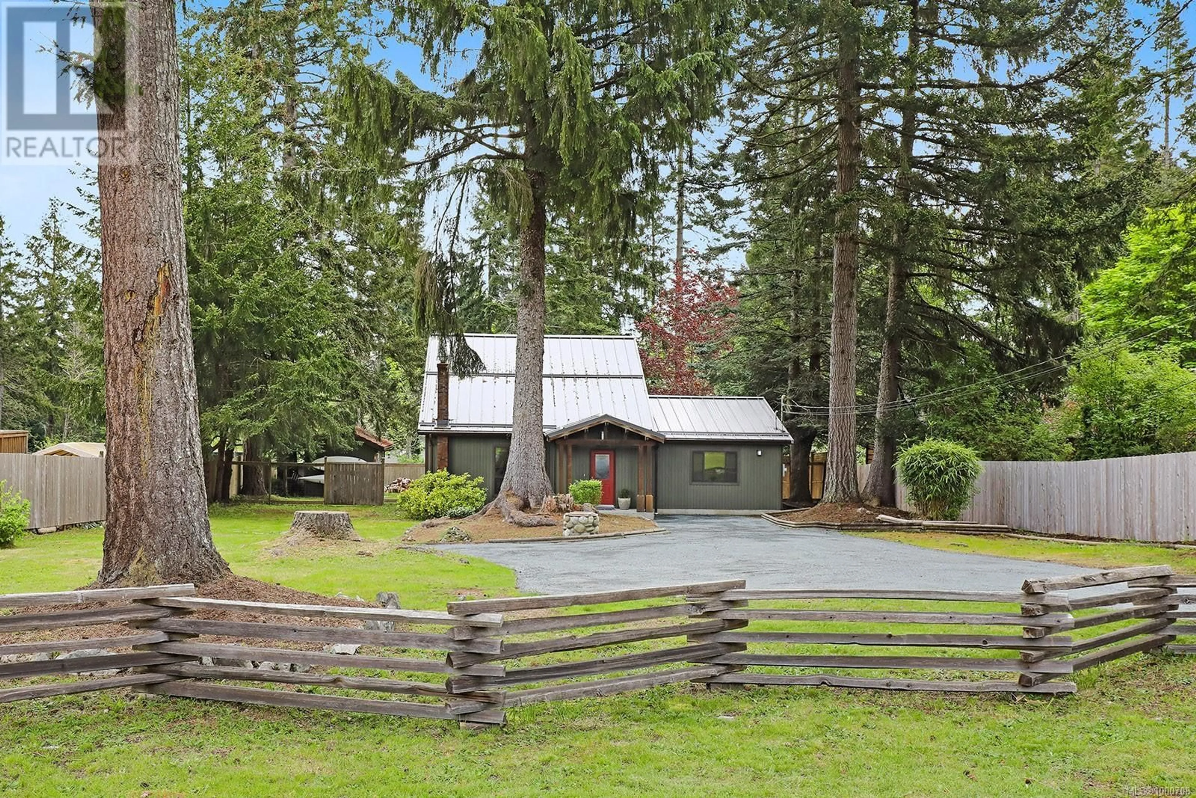 A pic from outside/outdoor area/front of a property/back of a property/a pic from drone, unknown for 5868 BATES ROAD, Courtenay British Columbia V9J1W6