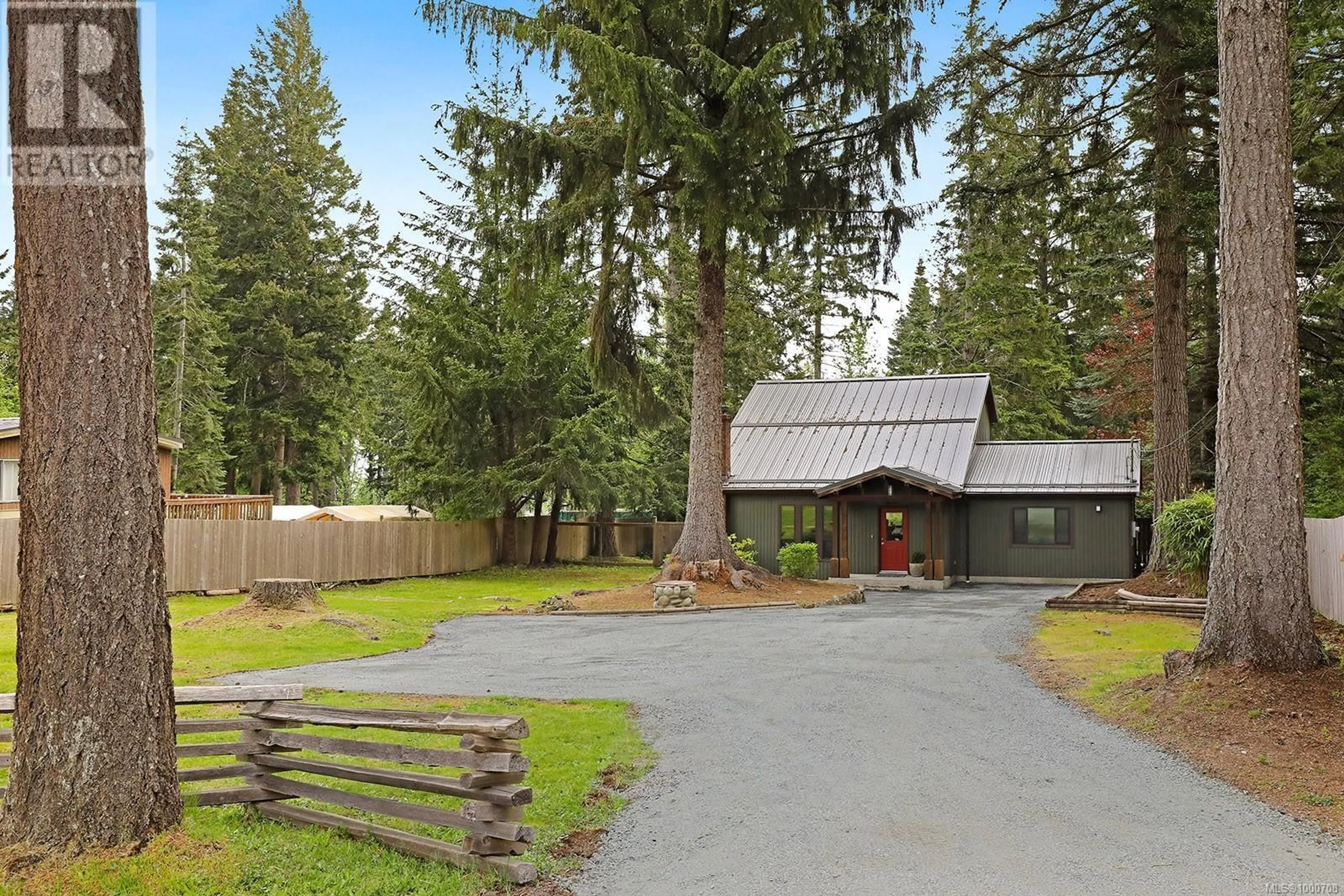 A pic from outside/outdoor area/front of a property/back of a property/a pic from drone, unknown for 5868 BATES ROAD, Courtenay British Columbia V9J1W6