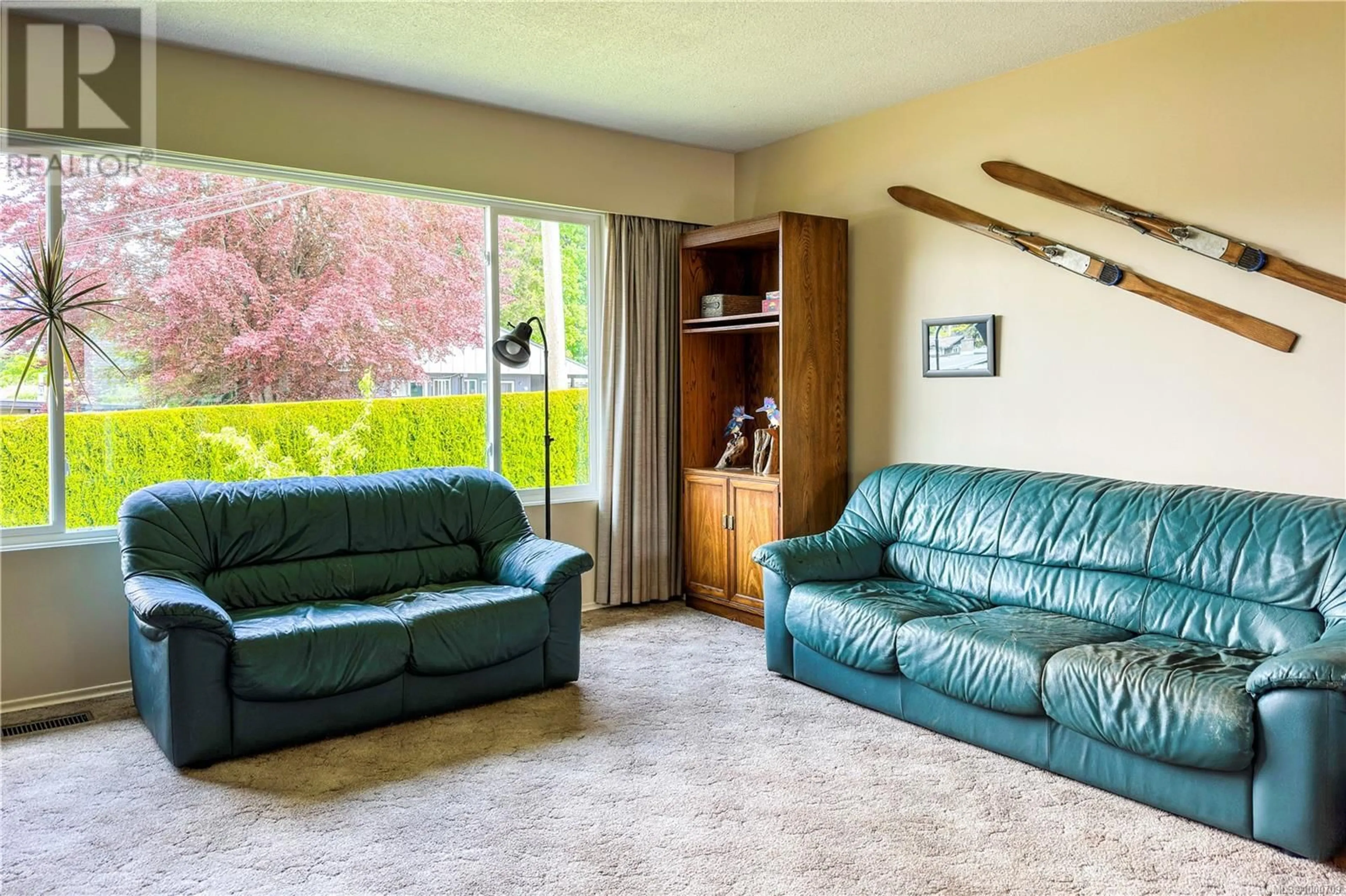Living room with furniture, unknown for 825 2ND AVENUE, Campbell River British Columbia V9W3V5