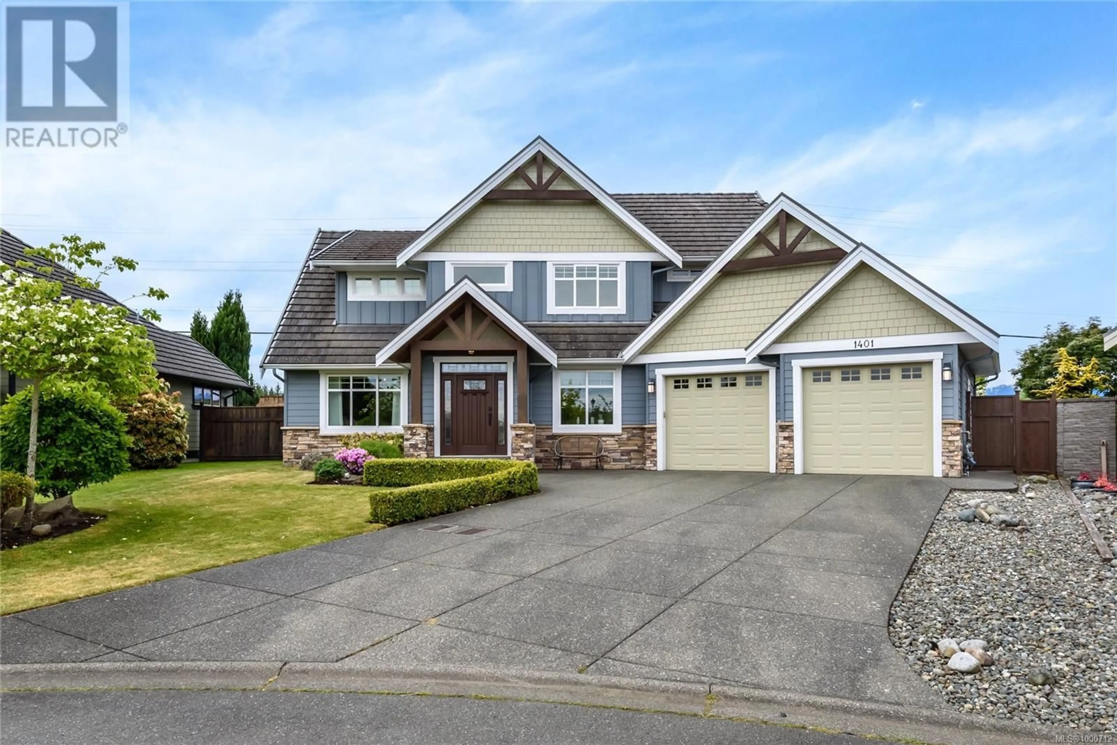 Home with vinyl exterior material, street for 1401 DOVER PLACE, Courtenay British Columbia V9N4B1