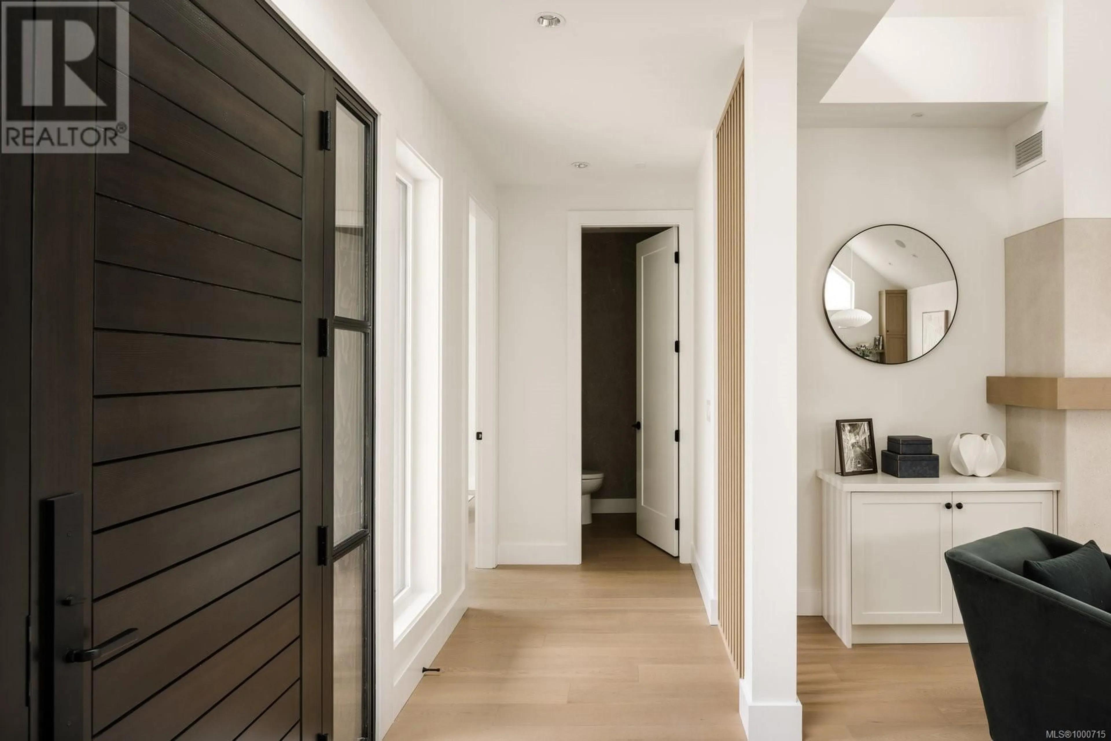 Indoor entryway for 10210 TSAYKUM ROAD, North Saanich British Columbia V8L5T6