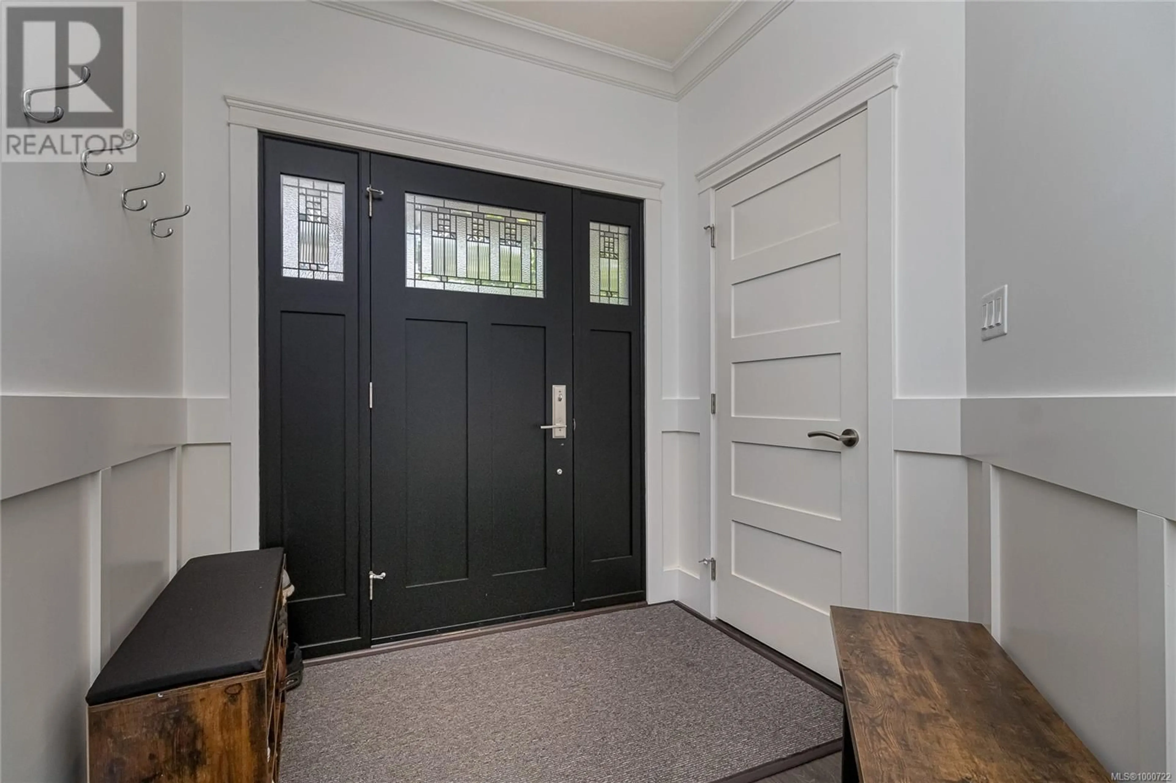 Indoor entryway for 2159 BLUE GROUSE PLATEAU, Langford British Columbia V9B0L2