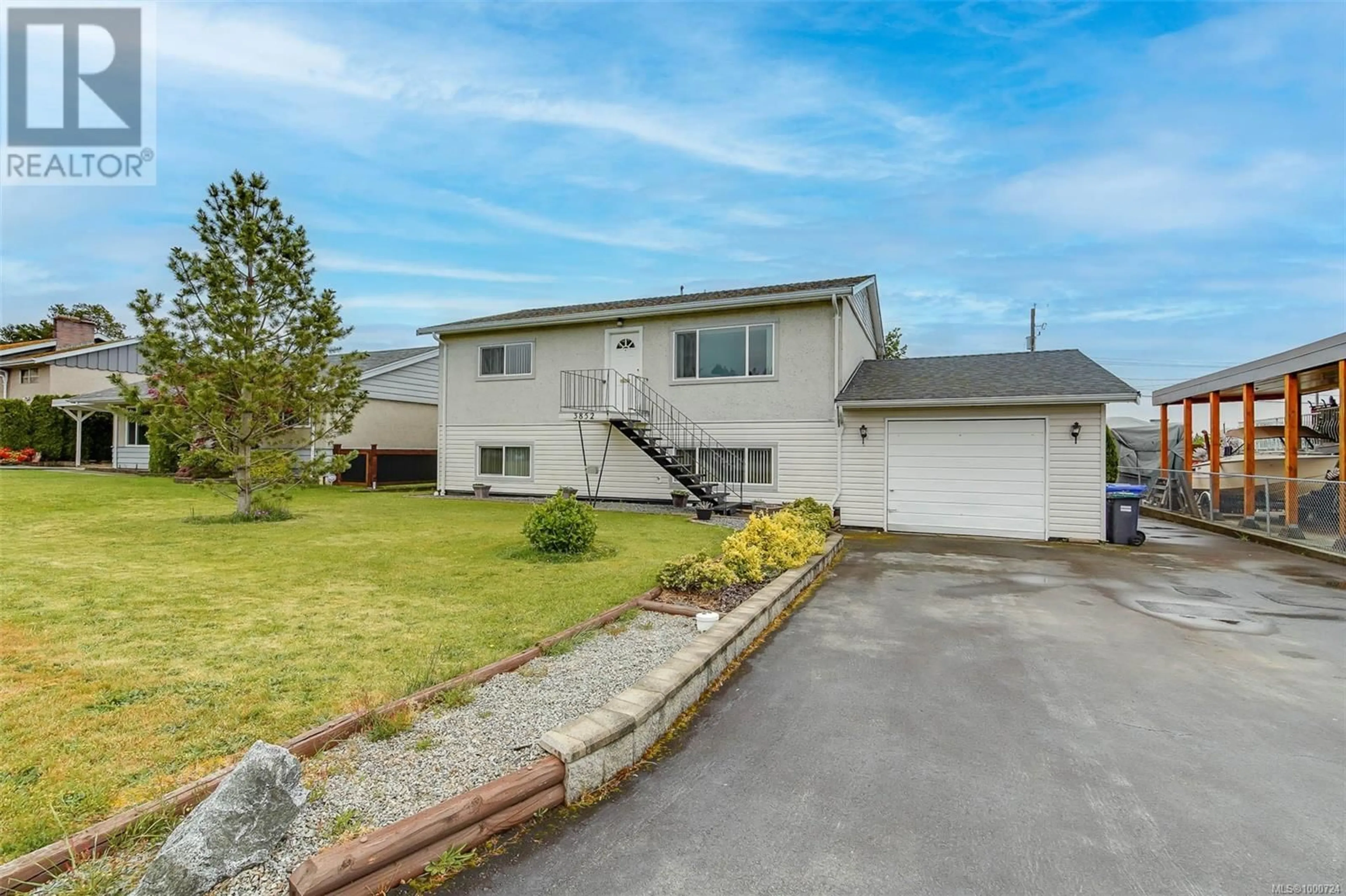 A pic from outside/outdoor area/front of a property/back of a property/a pic from drone, street for 3852 MORGAN CRESCENT NORTH, Port Alberni British Columbia V9Y6C2