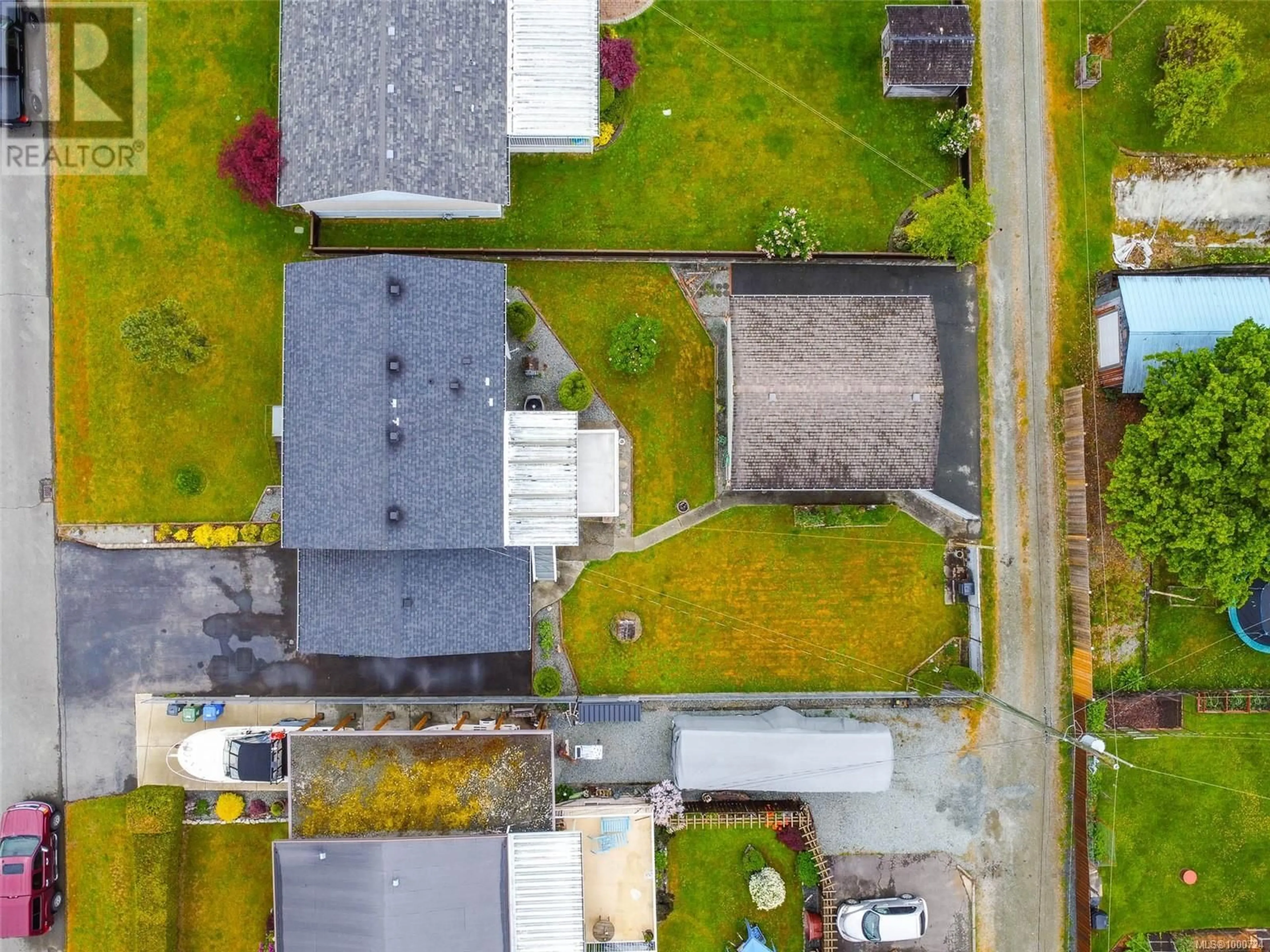 A pic from outside/outdoor area/front of a property/back of a property/a pic from drone, street for 3852 MORGAN CRESCENT NORTH, Port Alberni British Columbia V9Y6C2