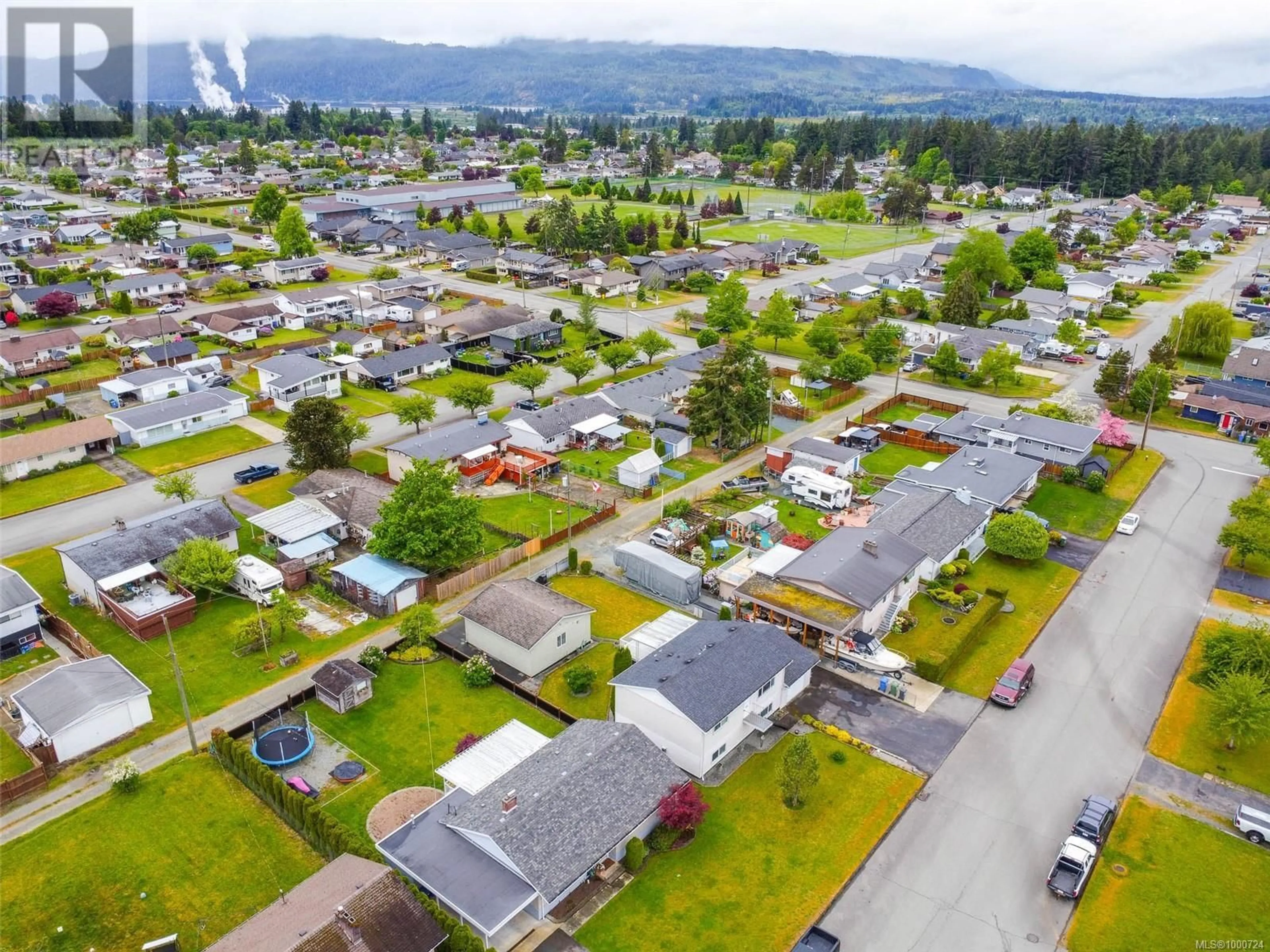 A pic from outside/outdoor area/front of a property/back of a property/a pic from drone, street for 3852 MORGAN CRESCENT NORTH, Port Alberni British Columbia V9Y6C2