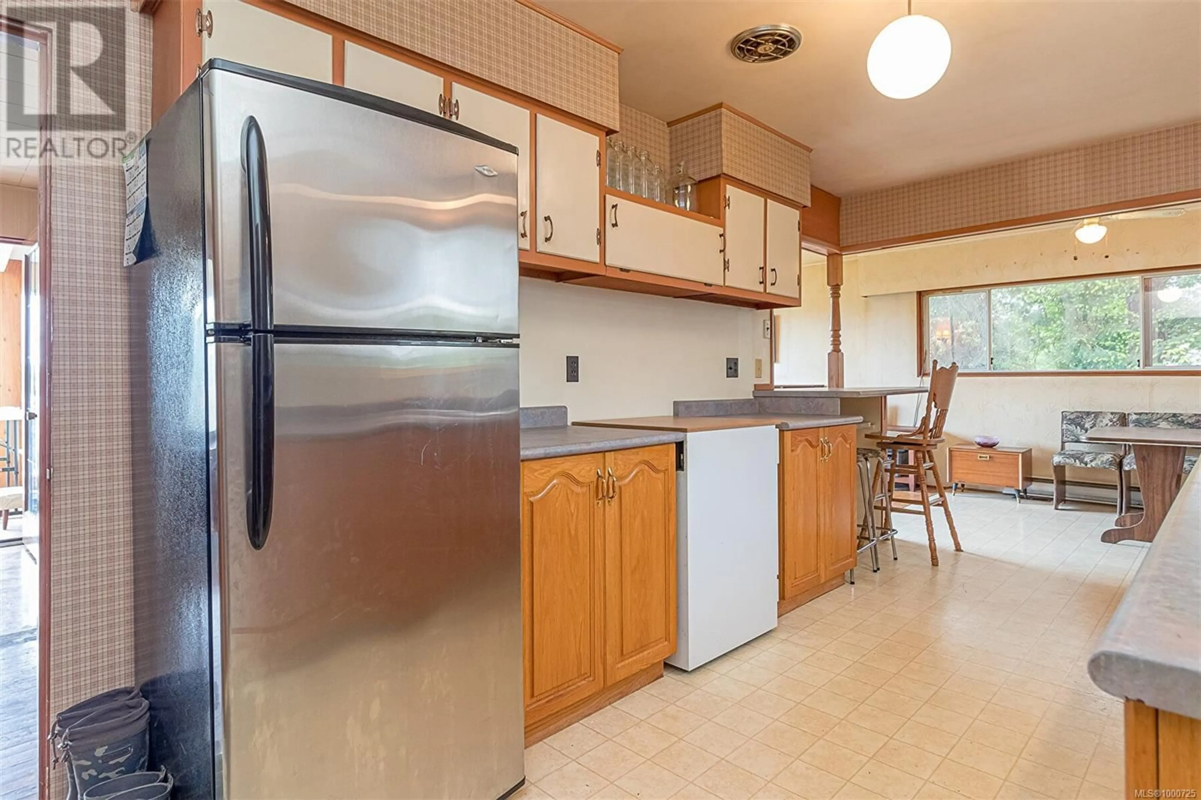 Standard kitchen, unknown for 607 BRECHIN STREET, Nanaimo British Columbia V9S2X1