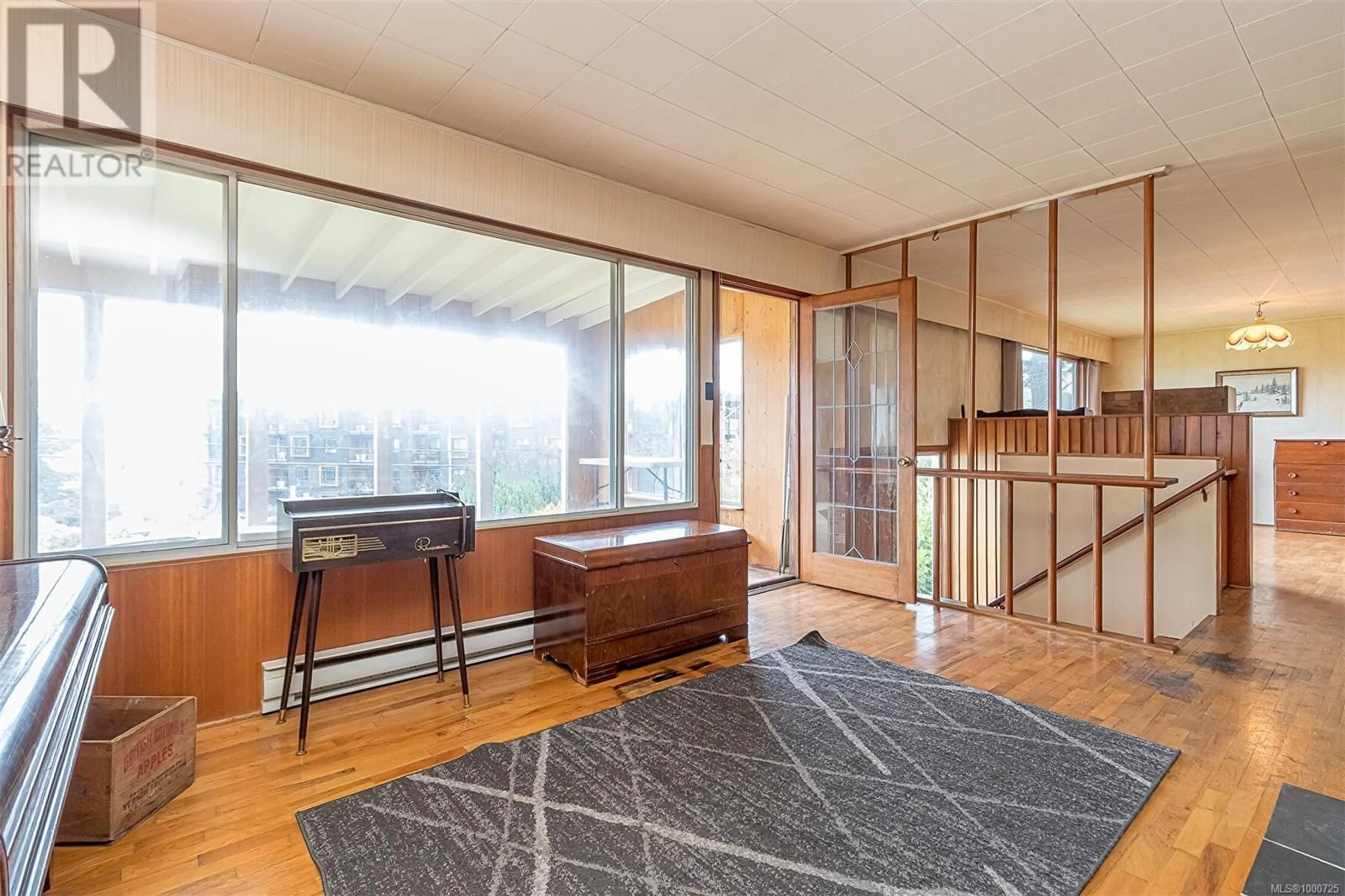 Indoor foyer for 607 BRECHIN STREET, Nanaimo British Columbia V9S2X1